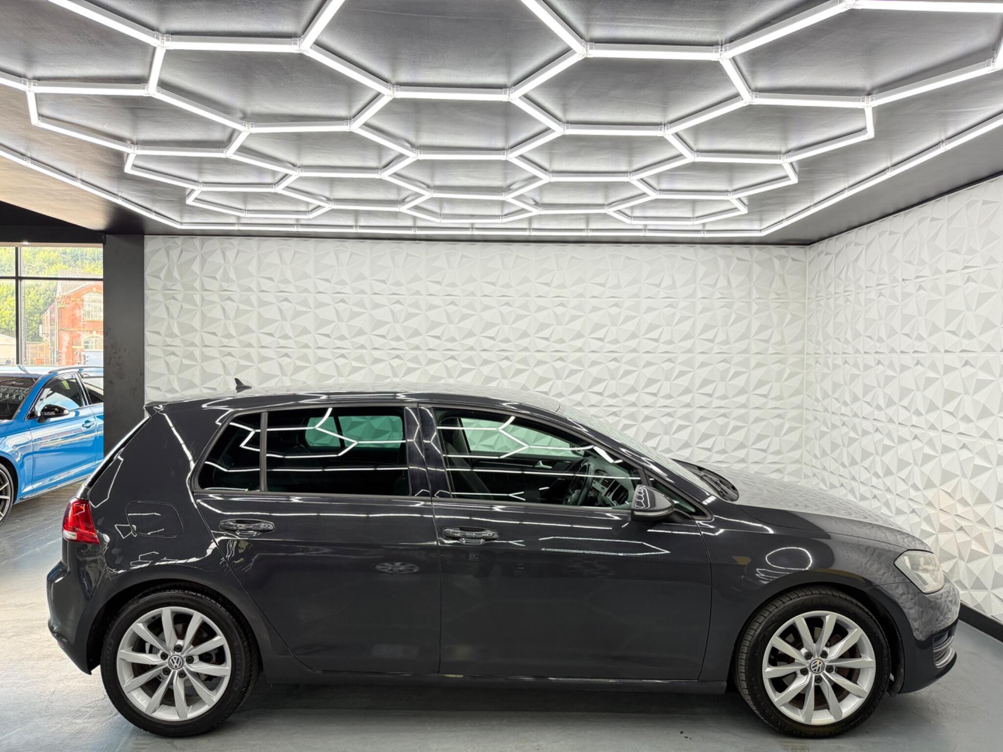 Volkswagen Golf - Image 14