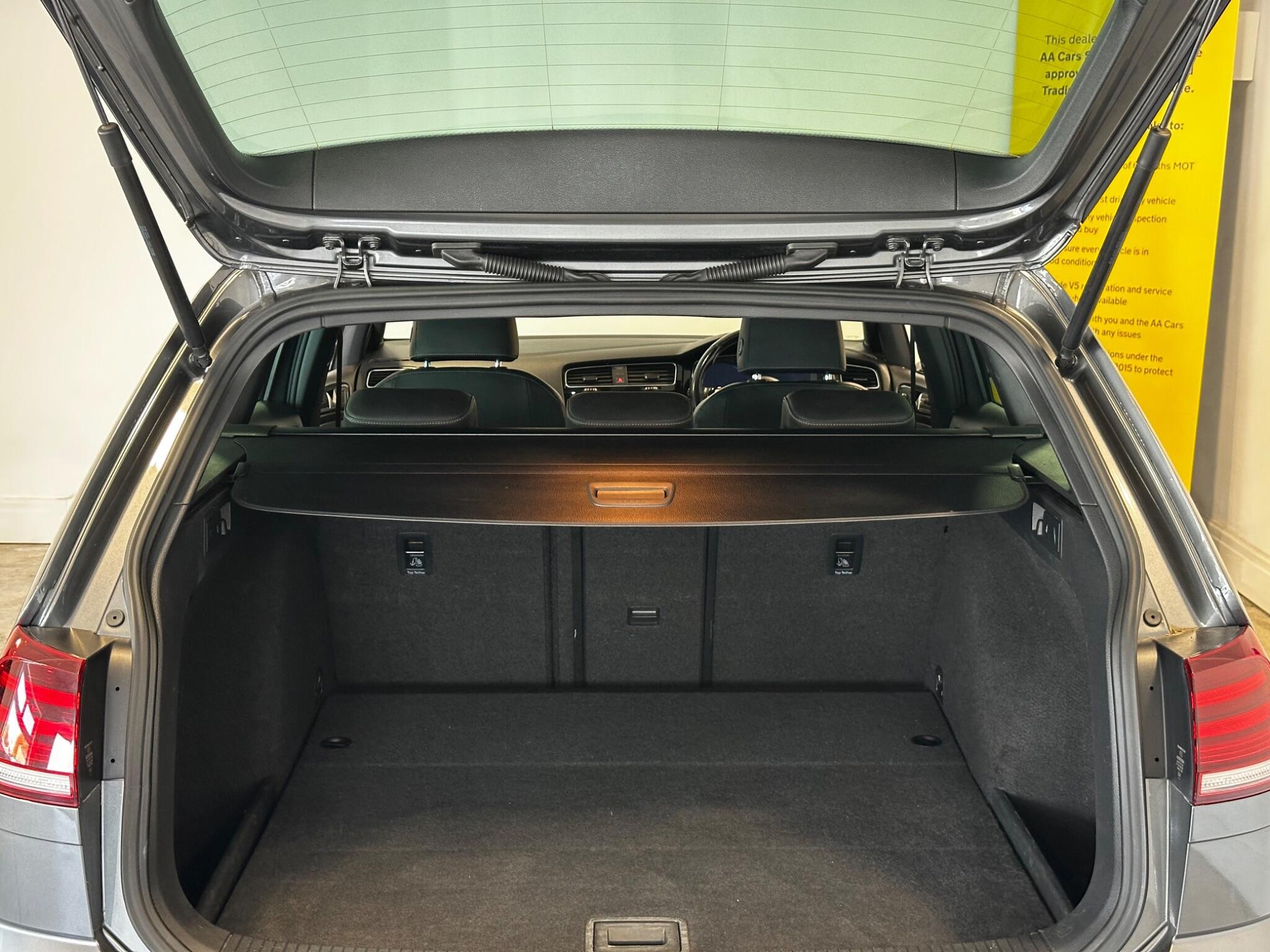 Volkswagen Golf - Image 20