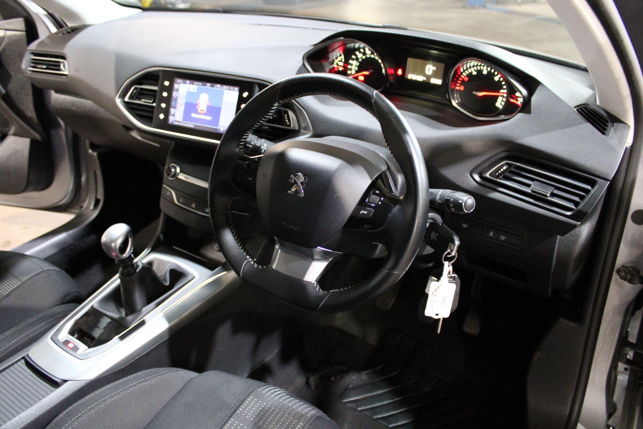 Peugeot 308 - Image 2