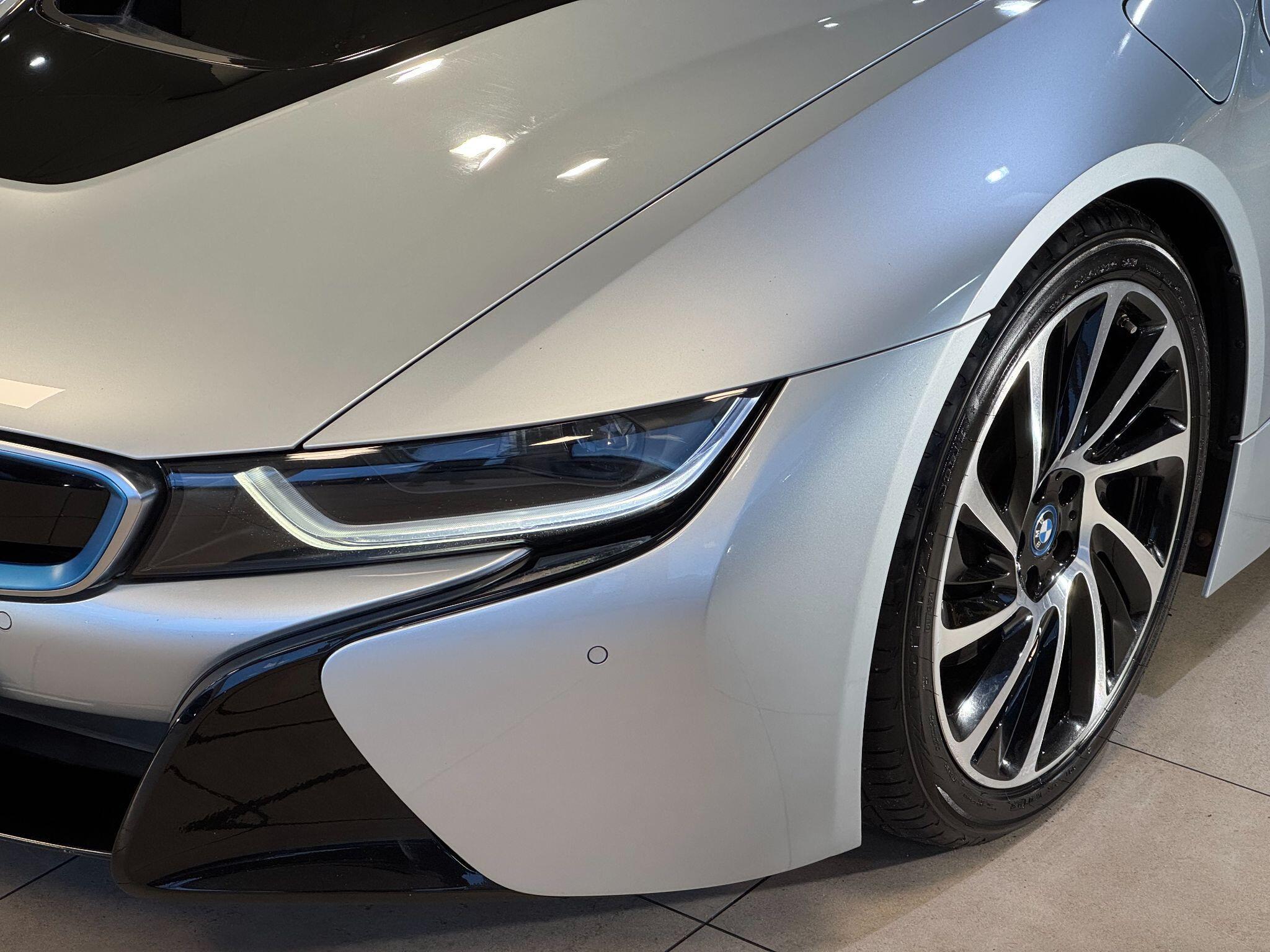 BMW i8 - Image 13