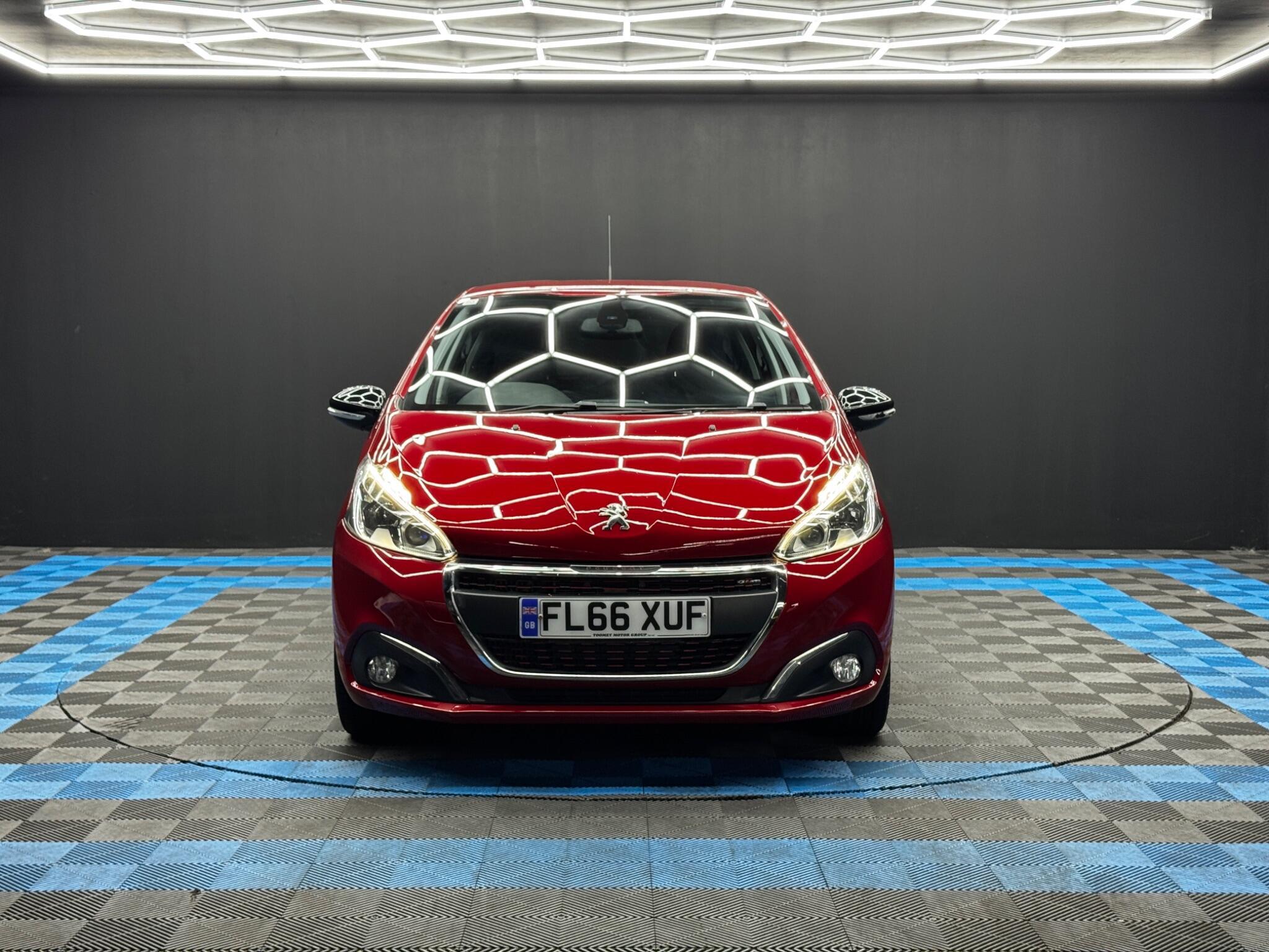 Peugeot 208 - Image 2