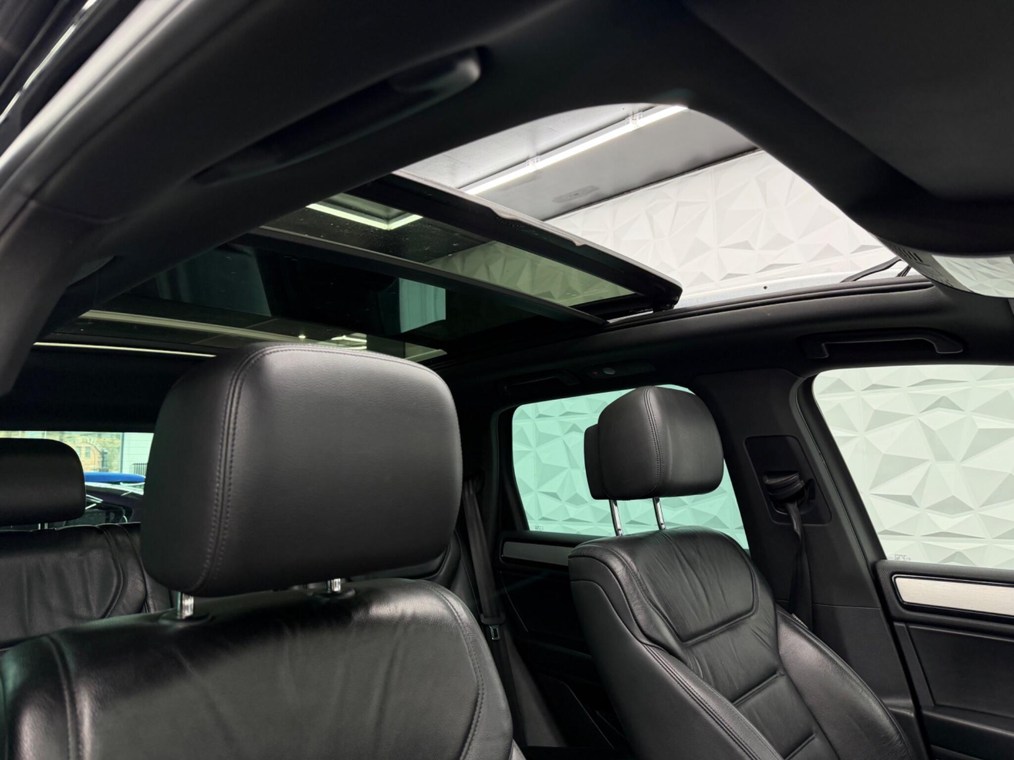 Volkswagen Touareg - Image 21