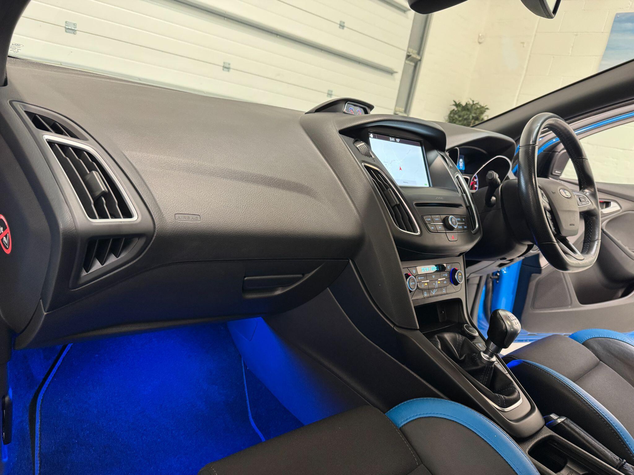 Ford Focus - Image 20