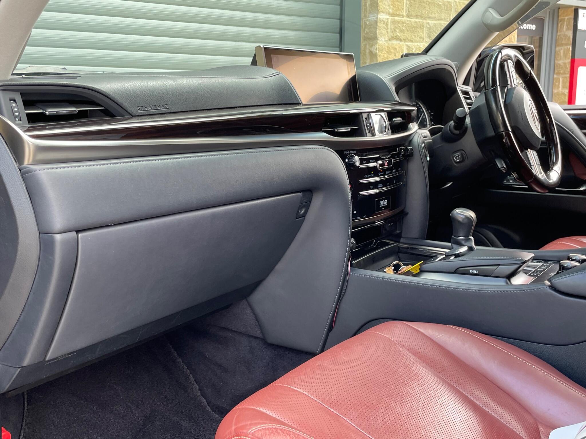 Lexus LX - Image 10