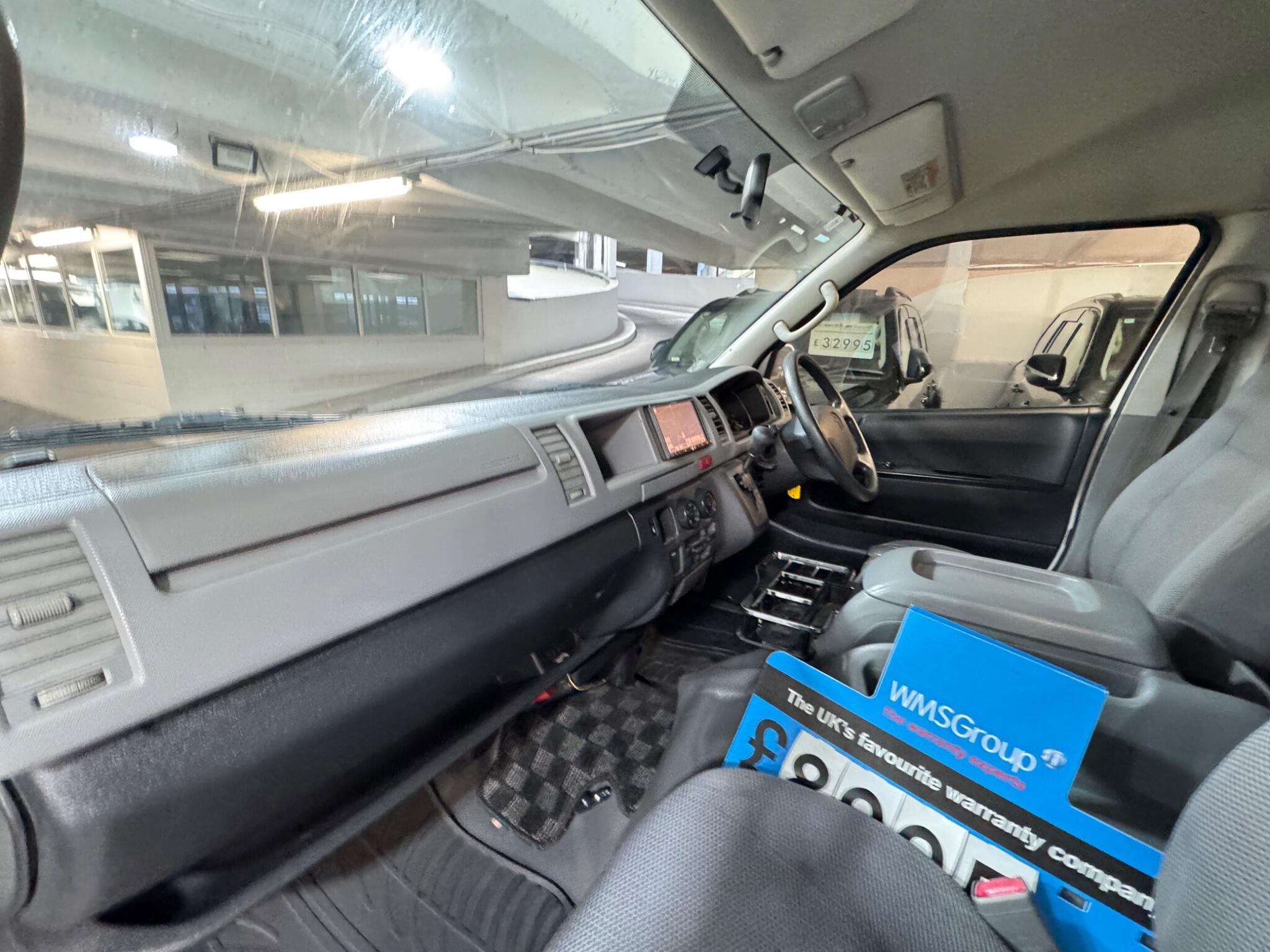 Toyota Hiace - Image 9