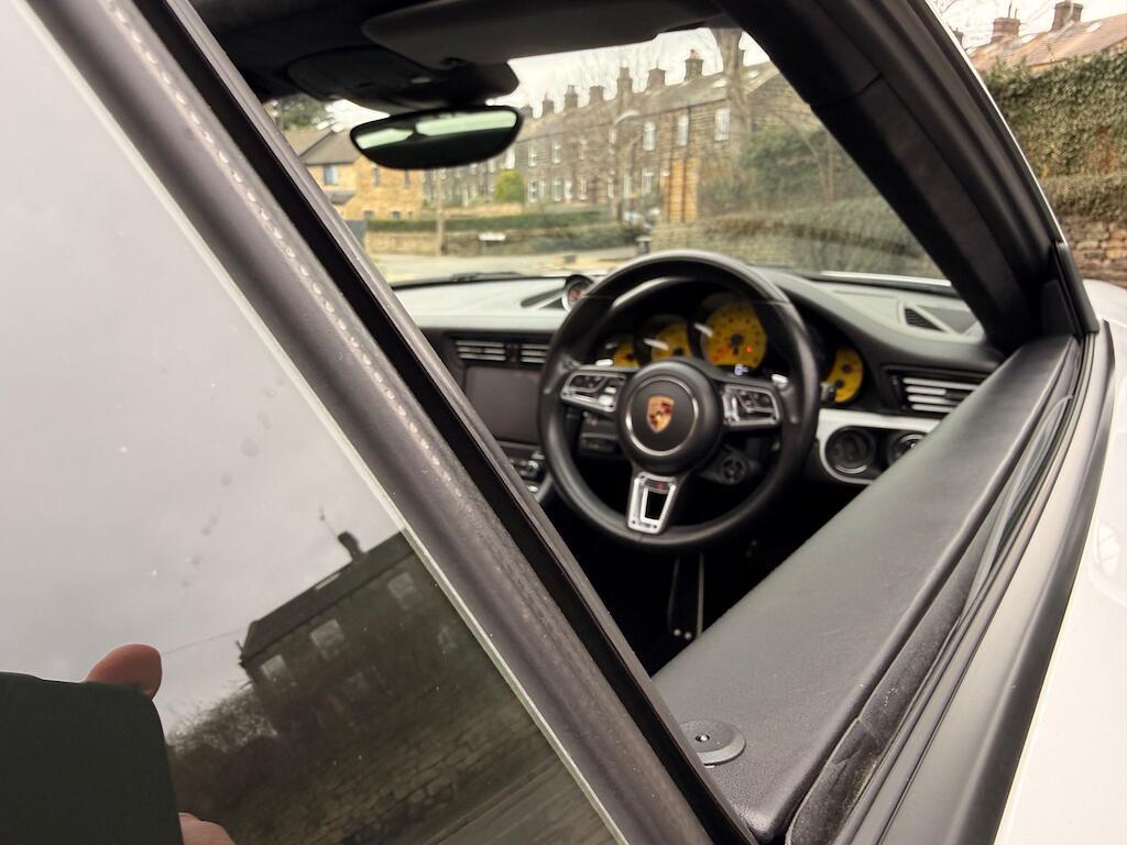 Porsche 911 - Image 36