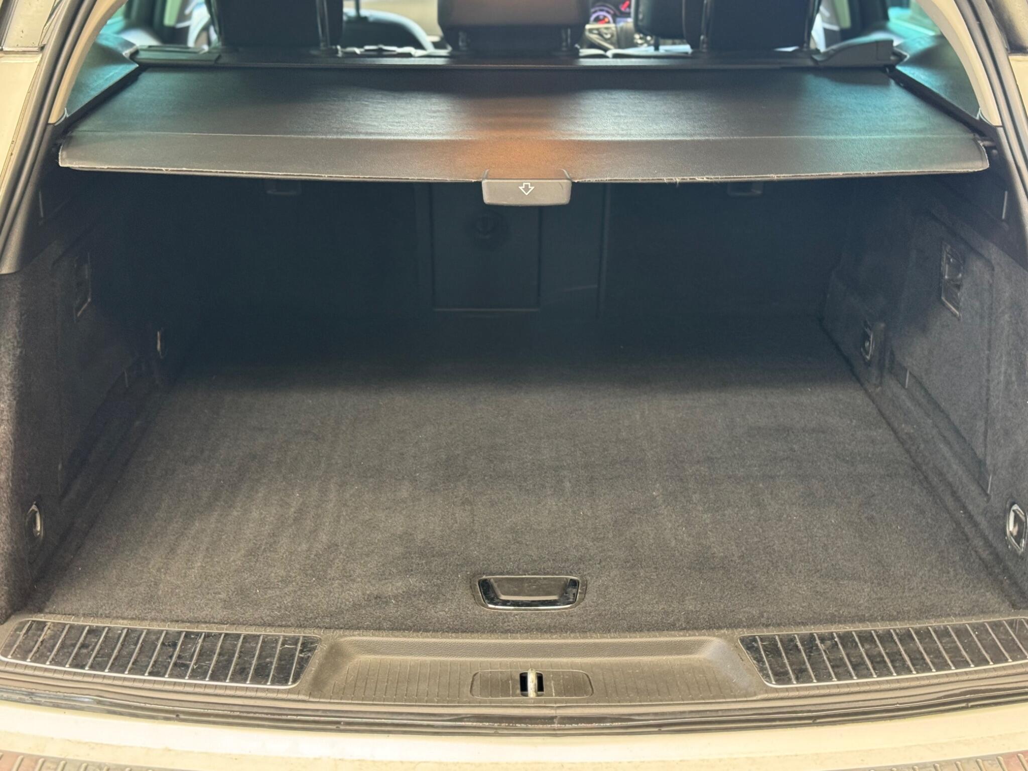 Vauxhall Insignia - Image 36