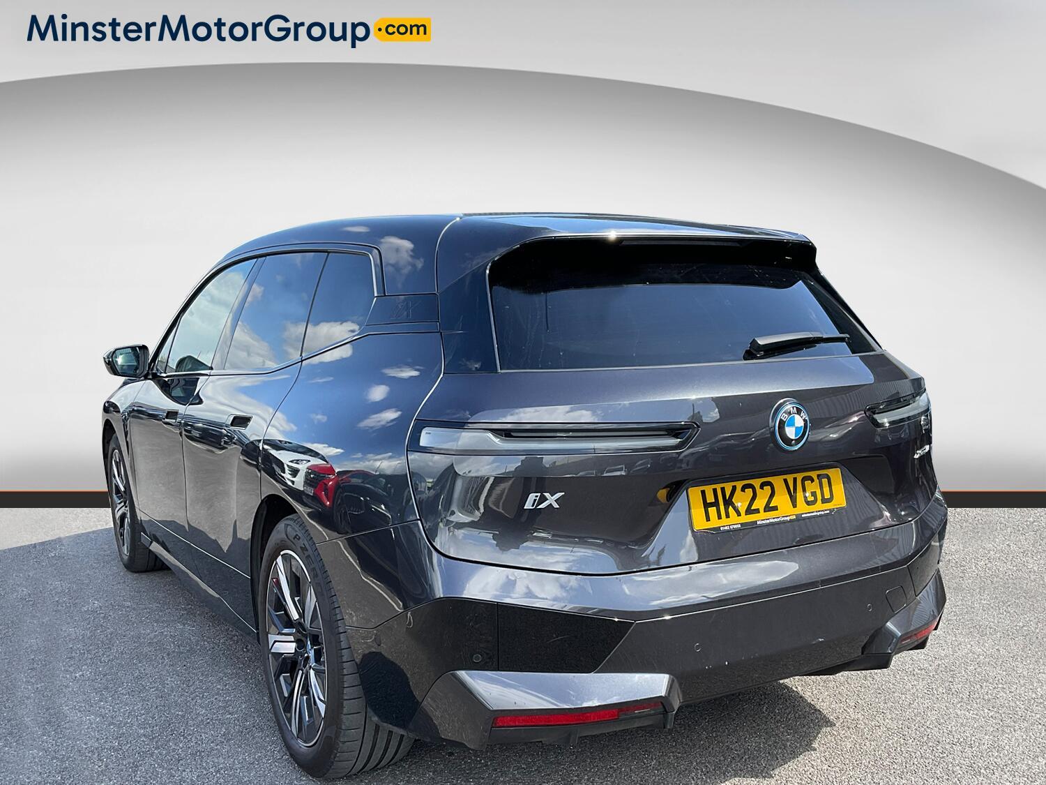 BMW IX - Image 4