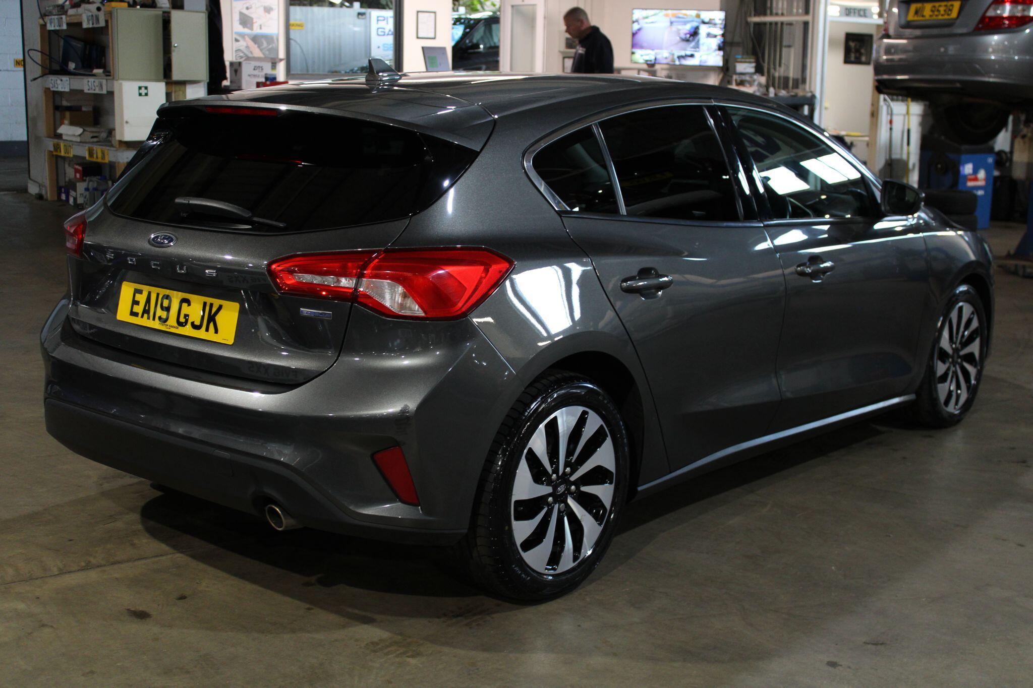 Ford Focus - Image 14