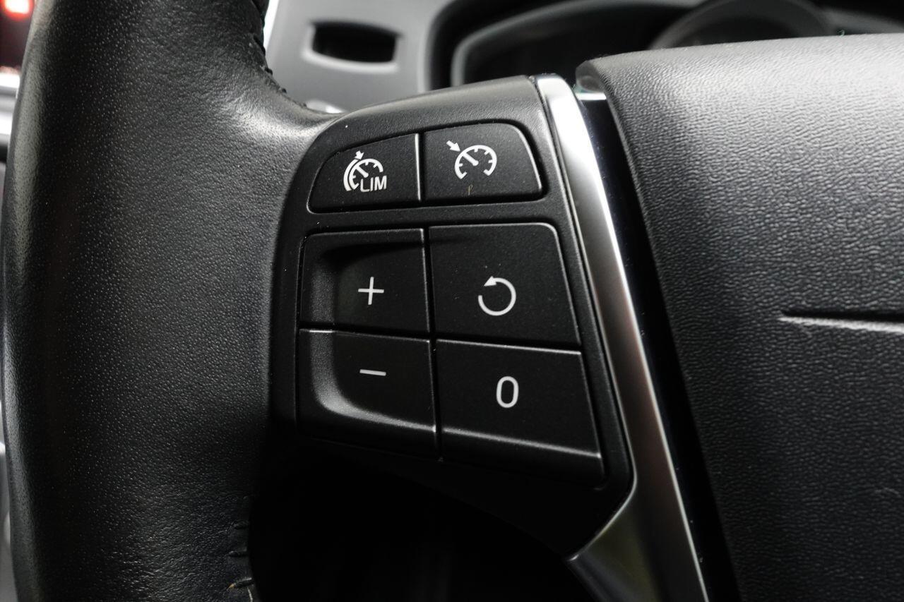 Volvo V40 - Image 32