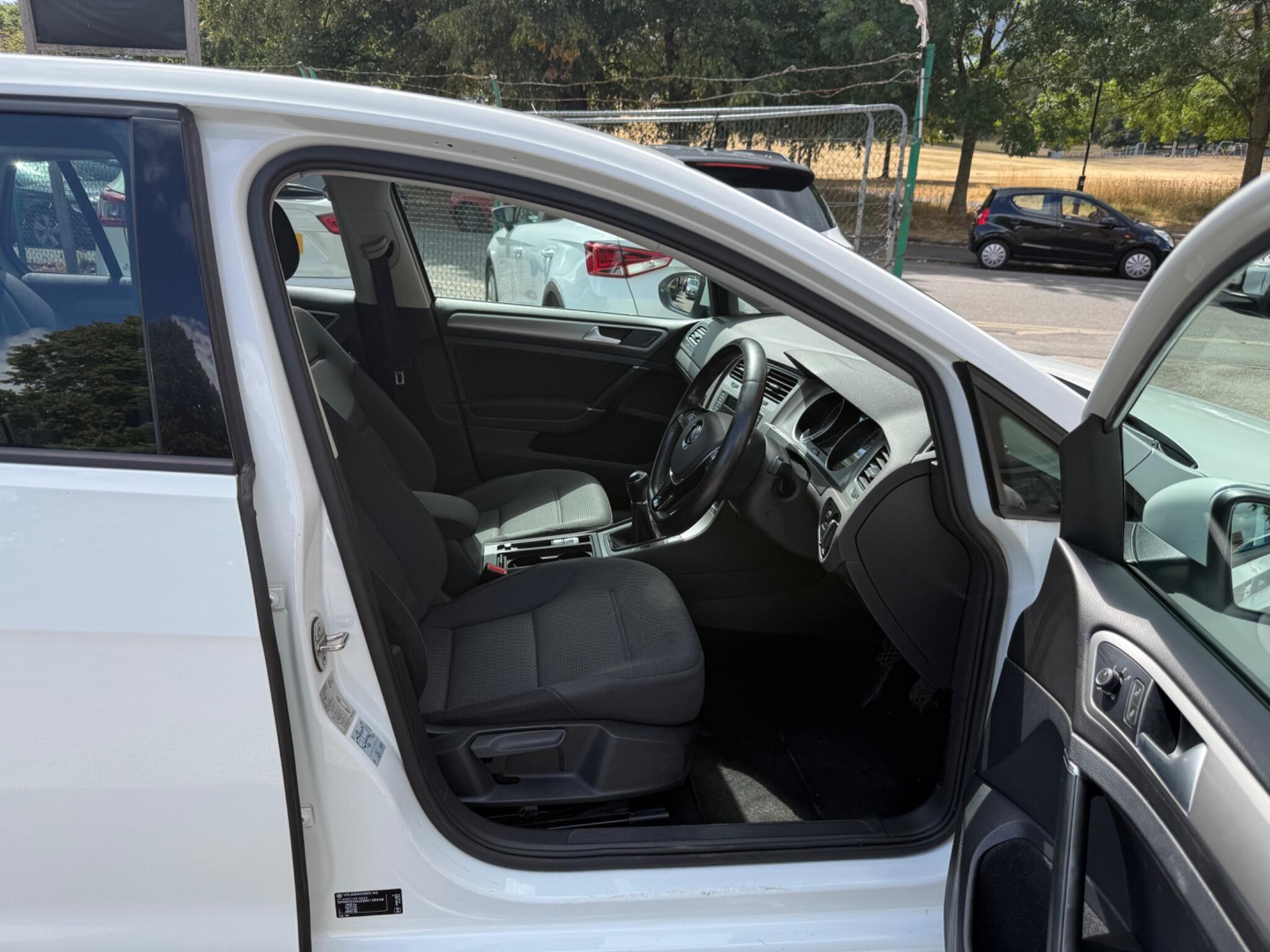 Volkswagen Golf - Image 14