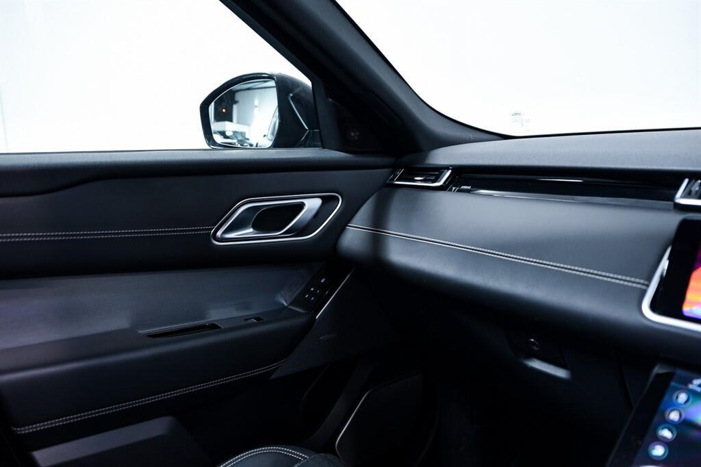 Land Rover Range Rover Velar - Image 18
