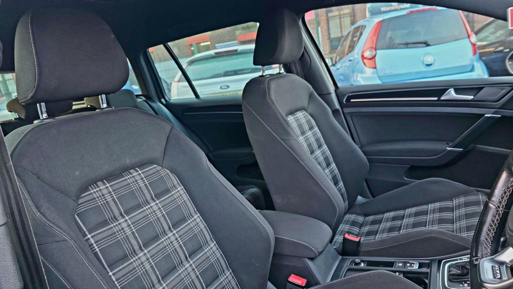 Volkswagen Golf - Image 14