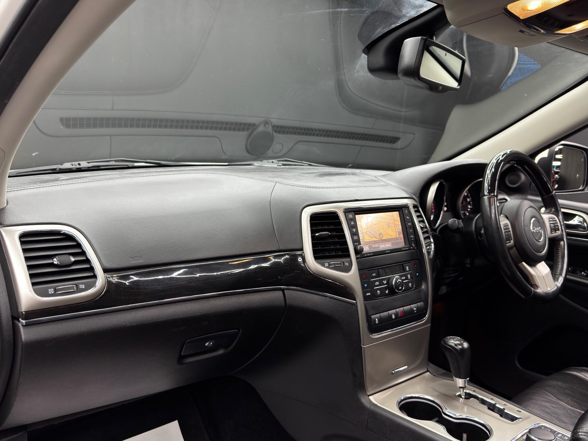 Jeep Grand Cherokee - Image 11