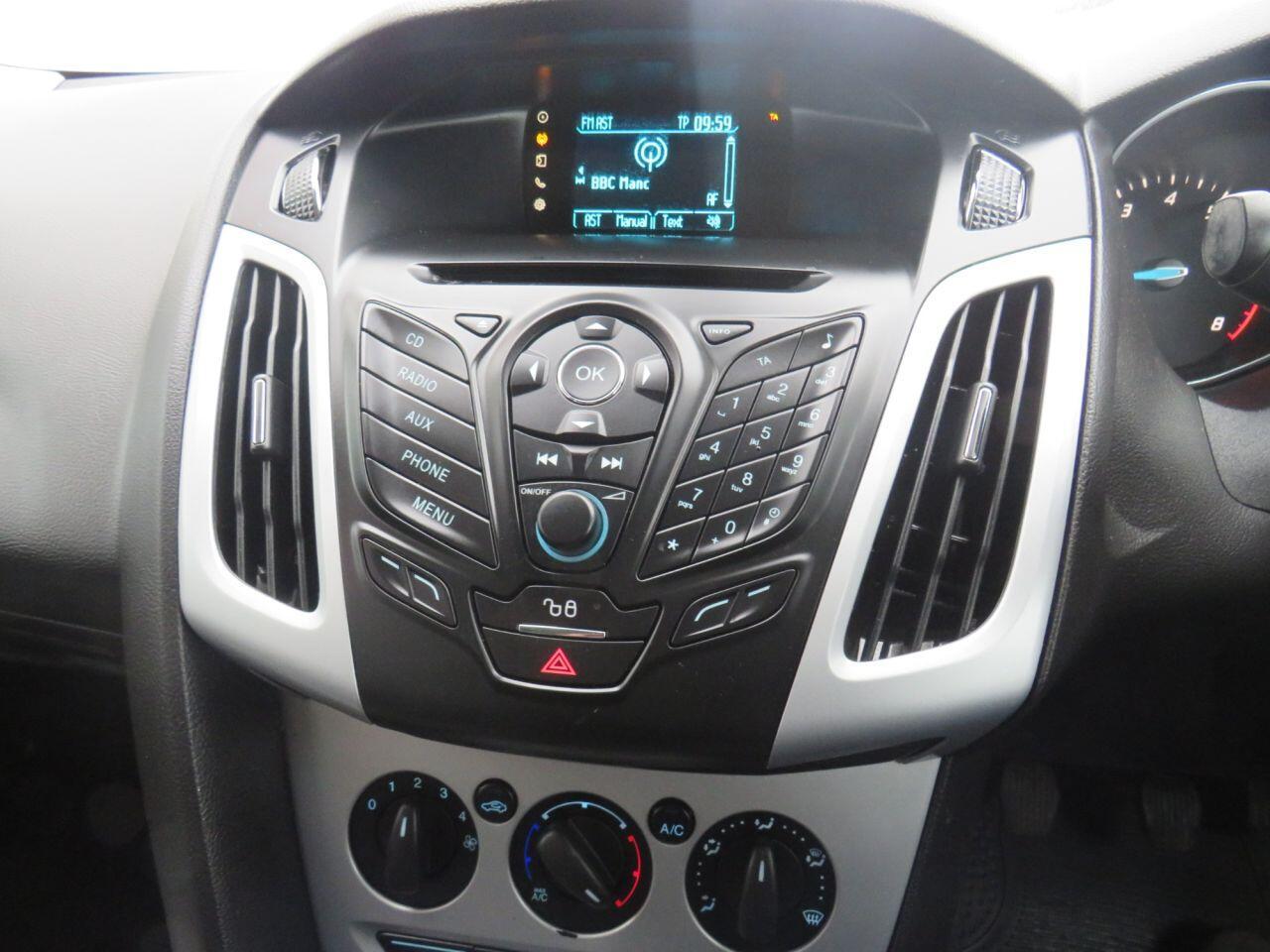 Ford Focus - Image 14