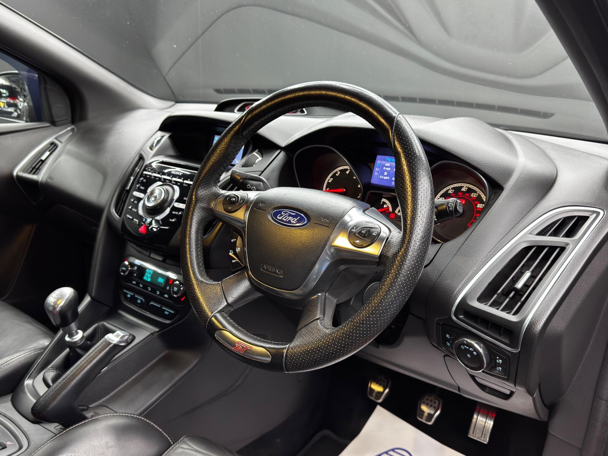 Ford Focus - Image 9
