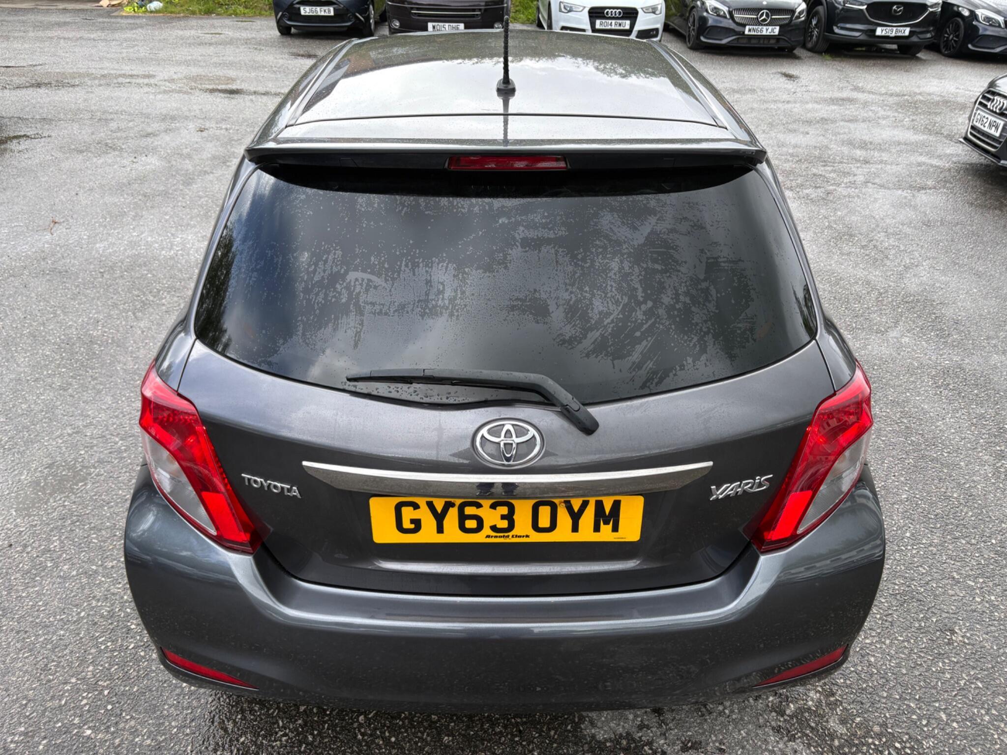 Toyota Yaris - Image 19