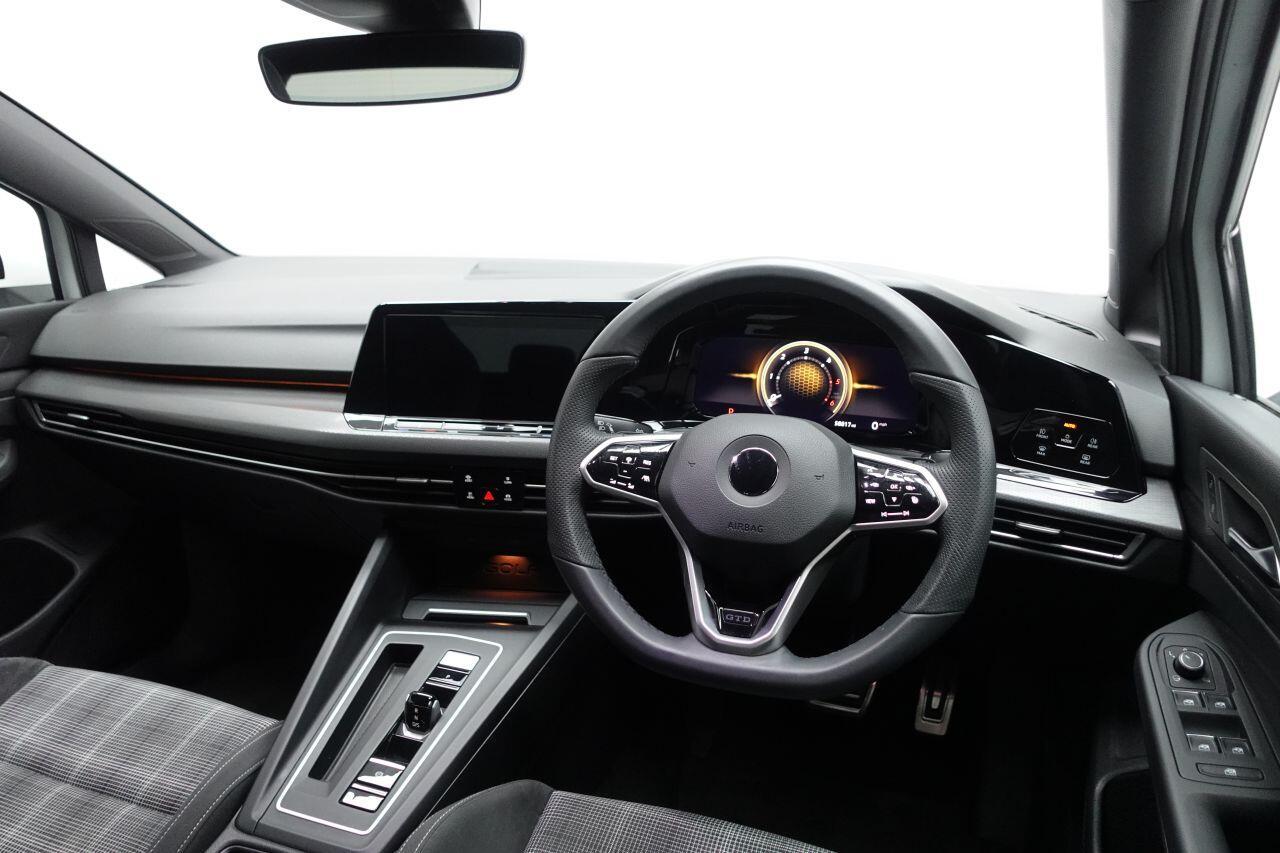 Volkswagen Golf - Image 17
