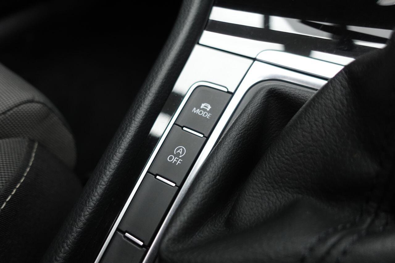 Volkswagen Golf - Image 42