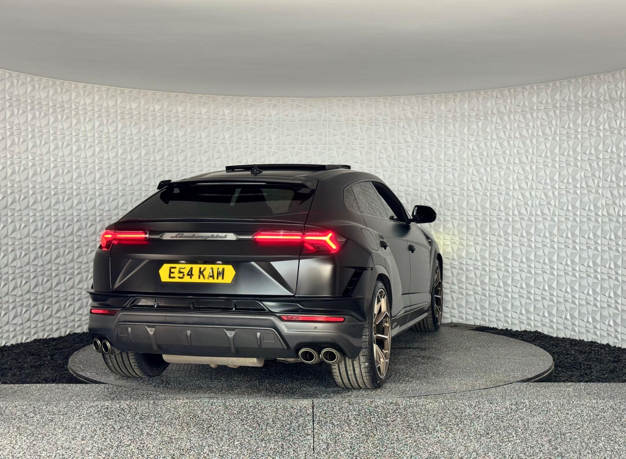 Lamborghini Urus - Image 15