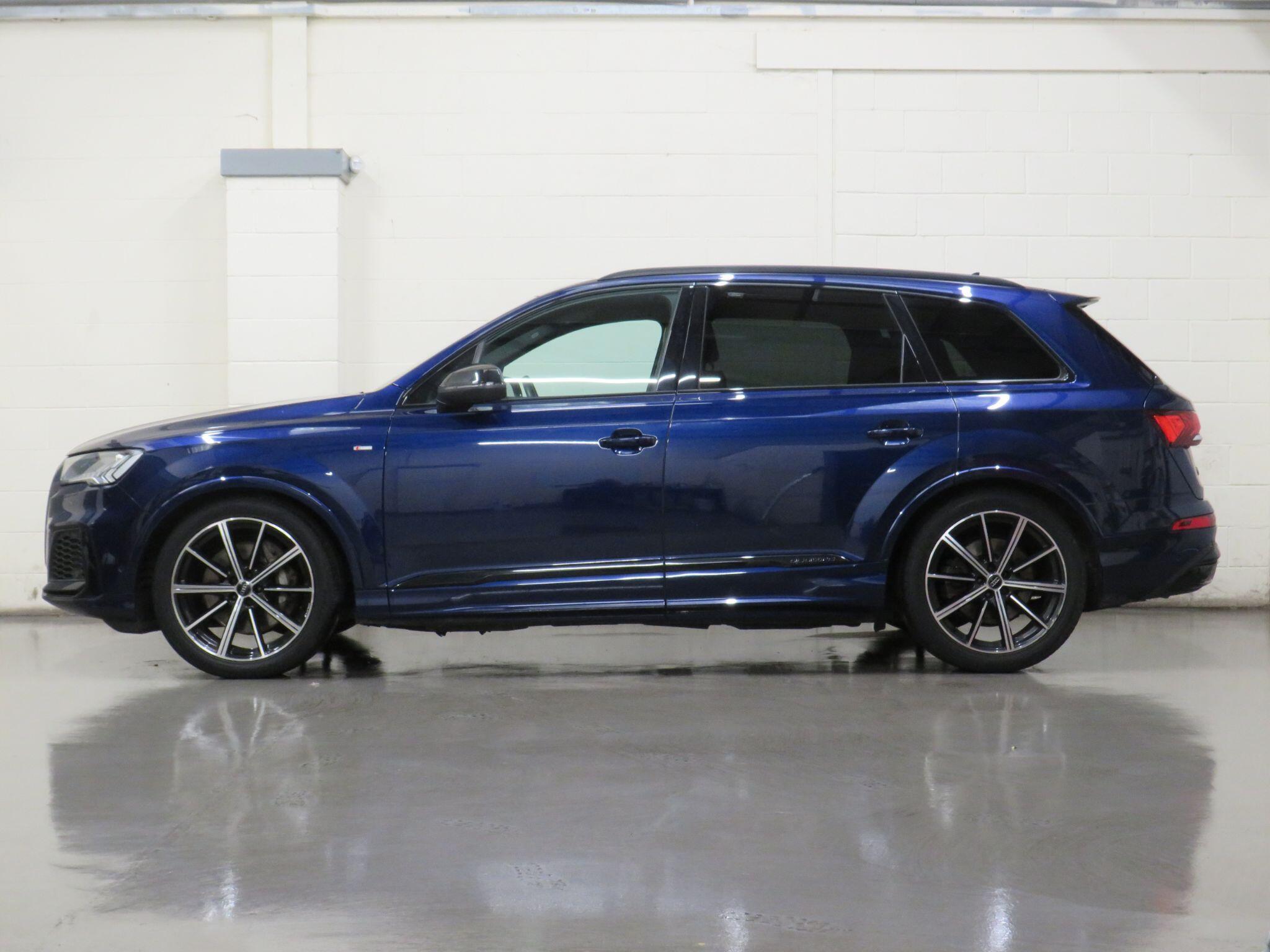 Audi Q7 - Image 9