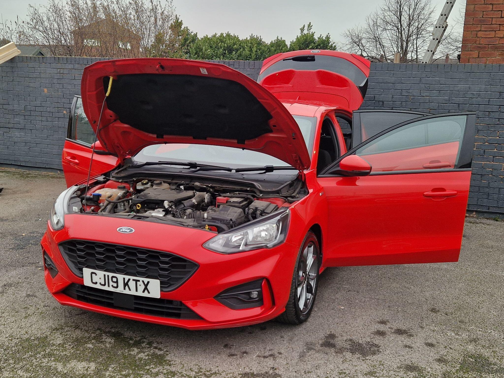 Ford Focus - Image 14