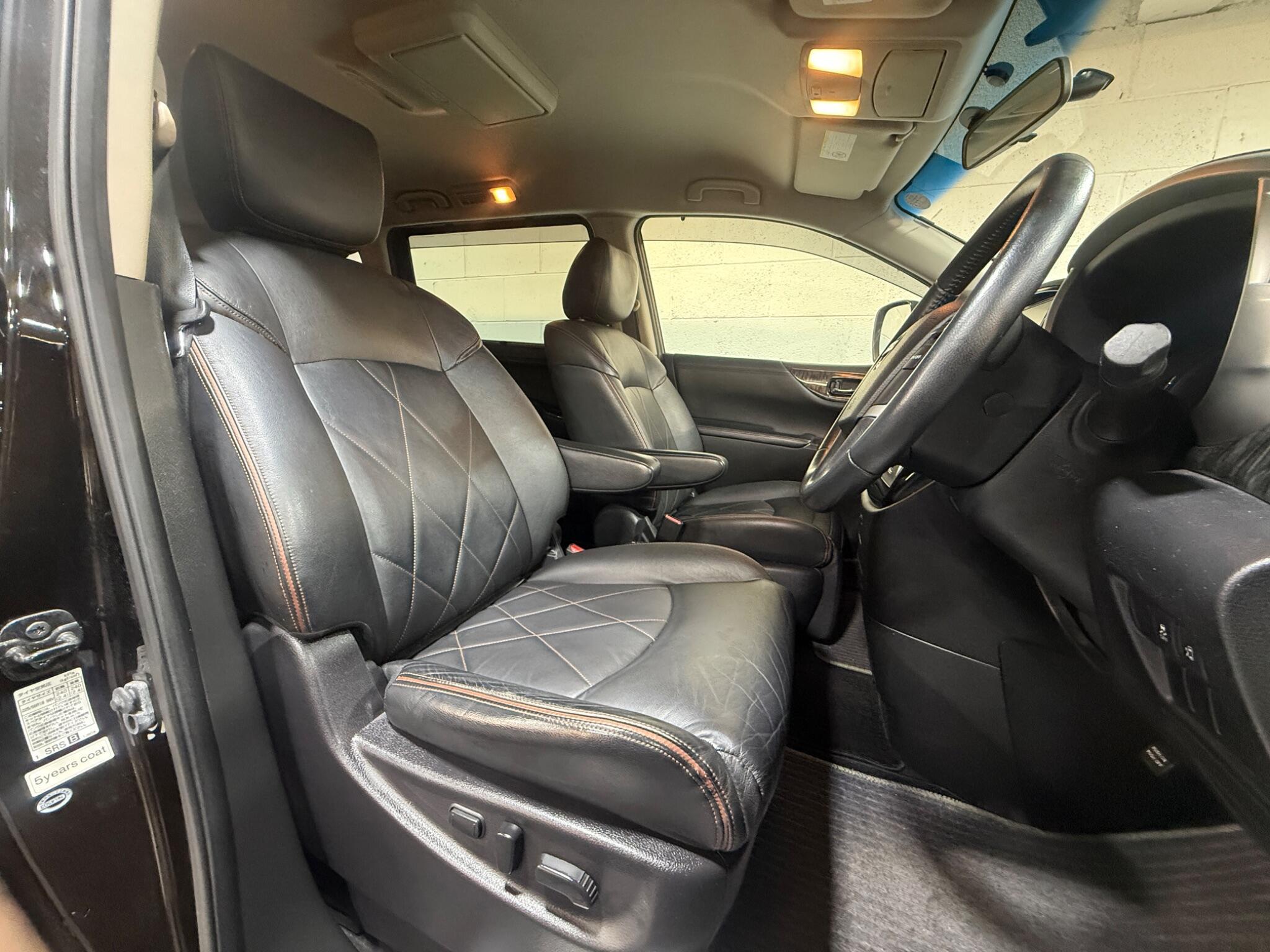 Nissan Elgrand - Image 8