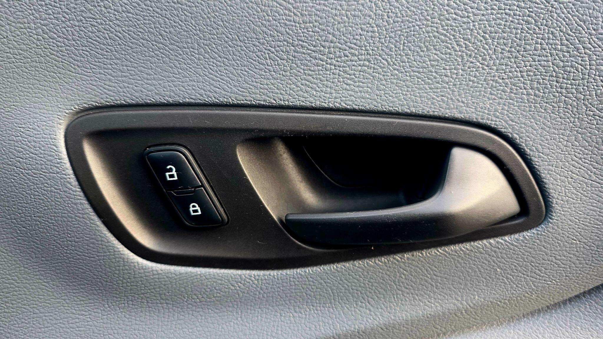 Ford Transit - Image 15