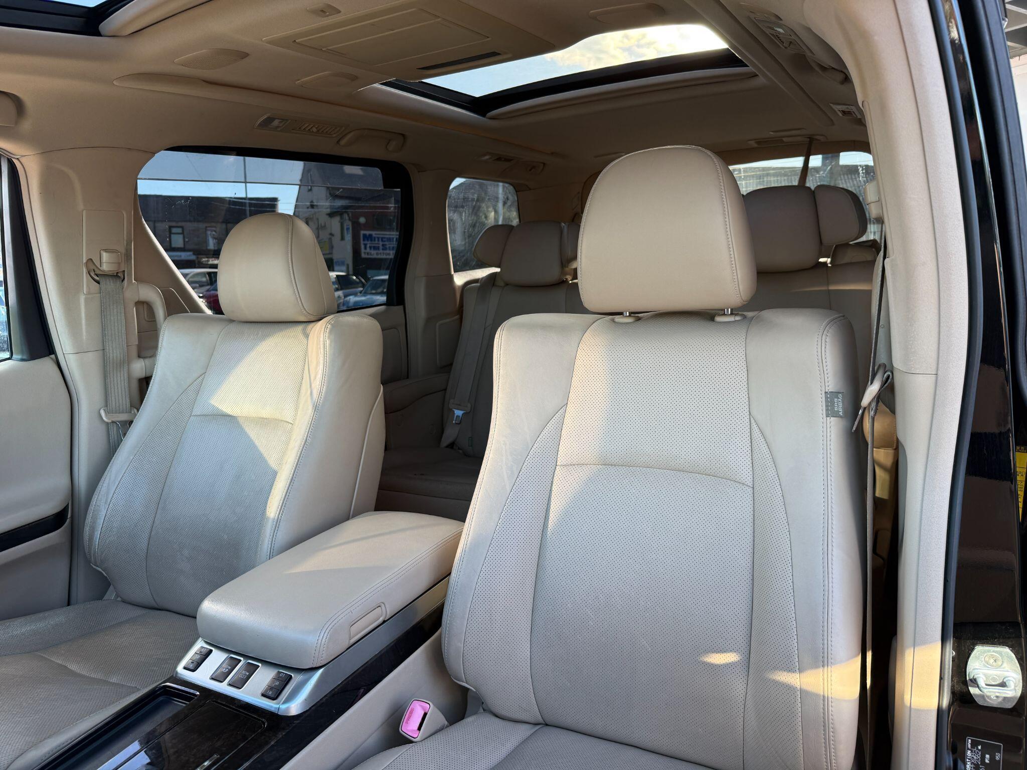 Toyota Alphard - Image 29