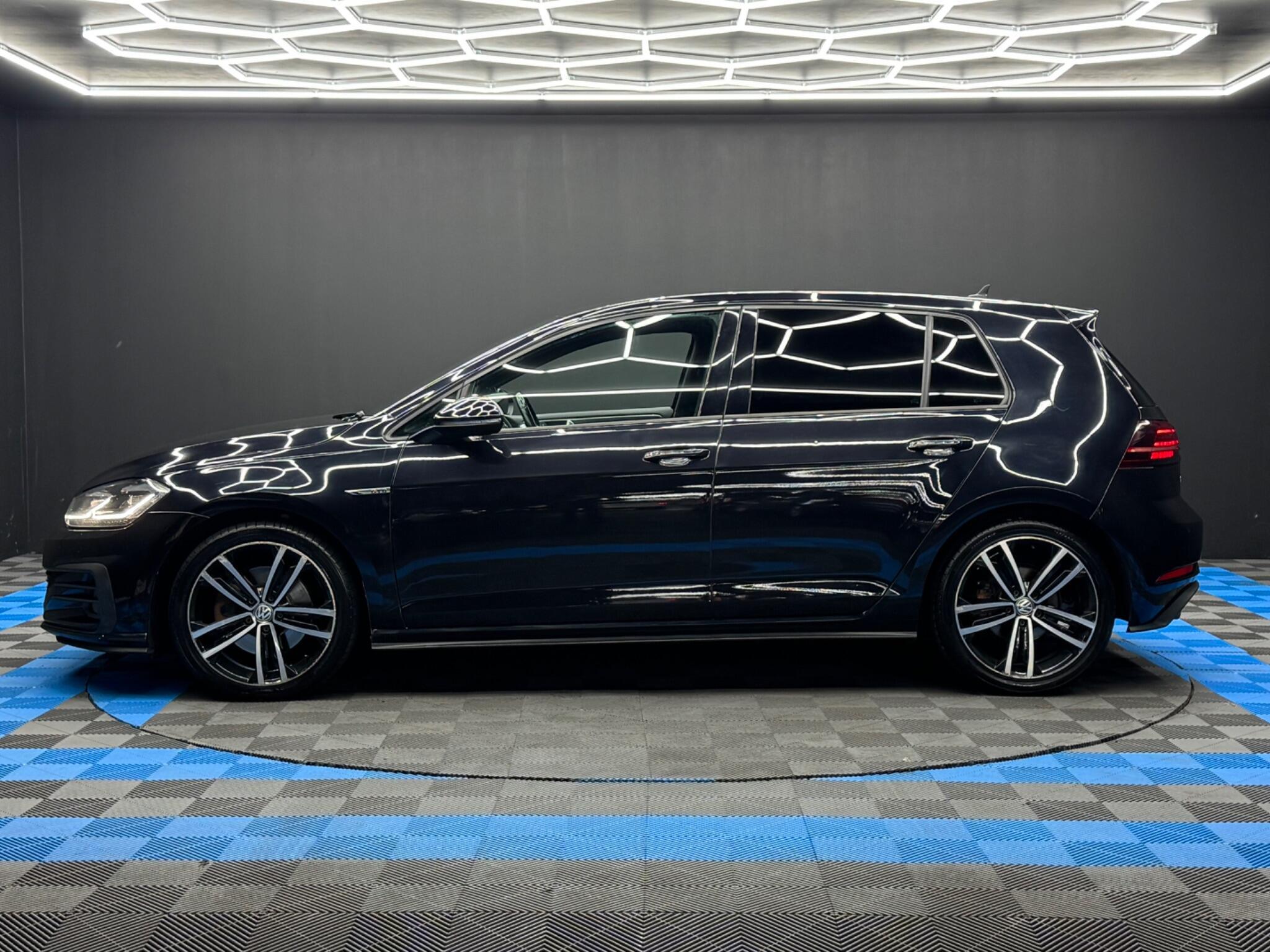 Volkswagen Golf - Image 8