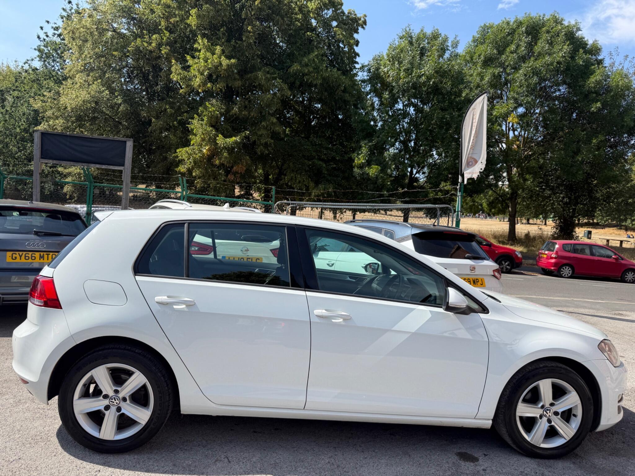 Volkswagen Golf - Image 8