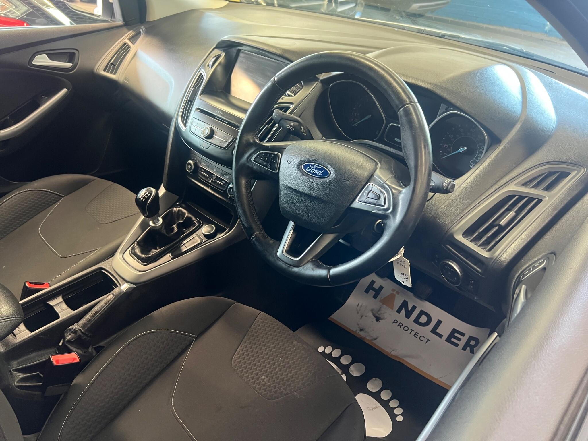 Ford Focus - Image 14