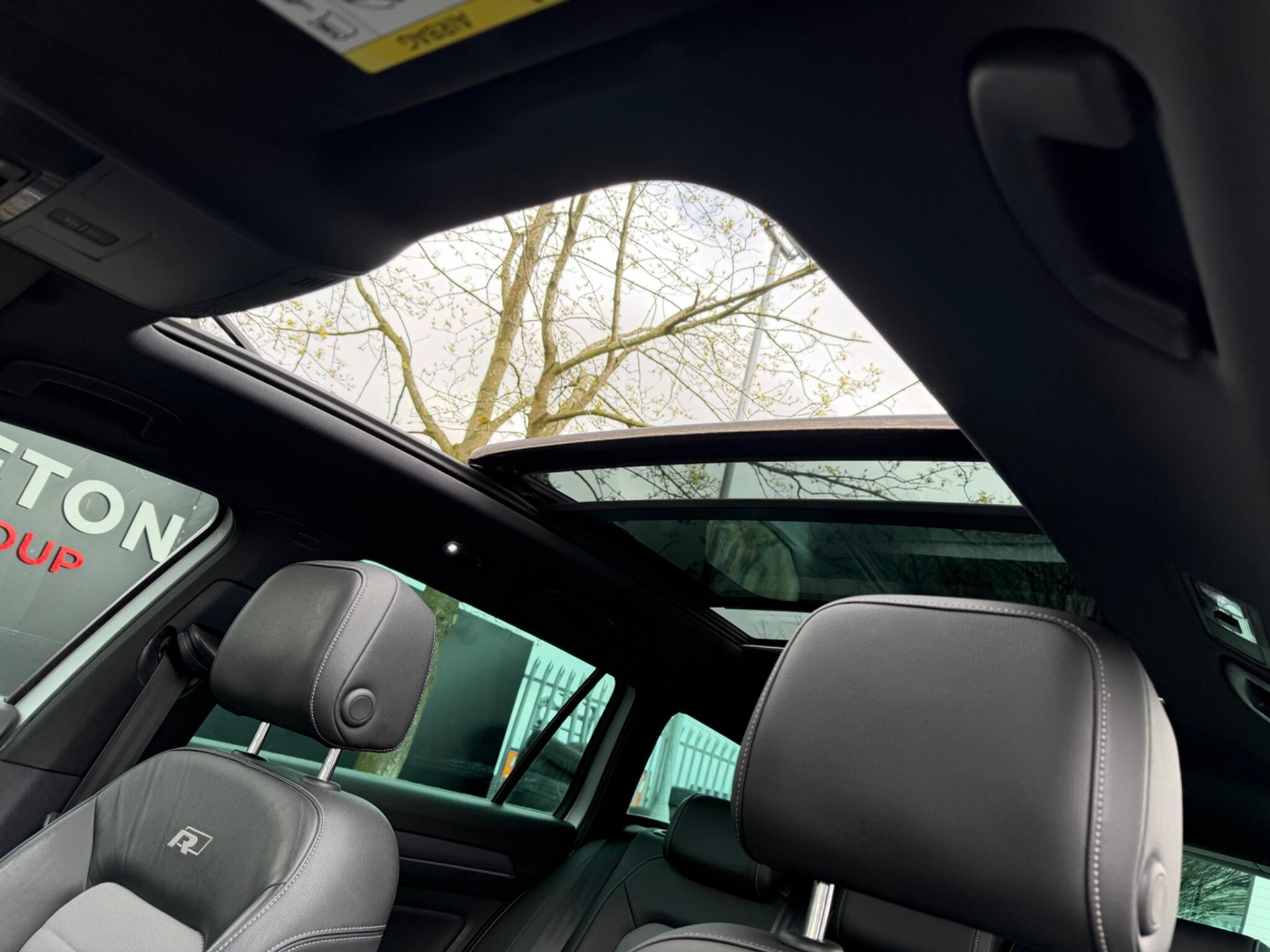 Volkswagen Passat - Image 22