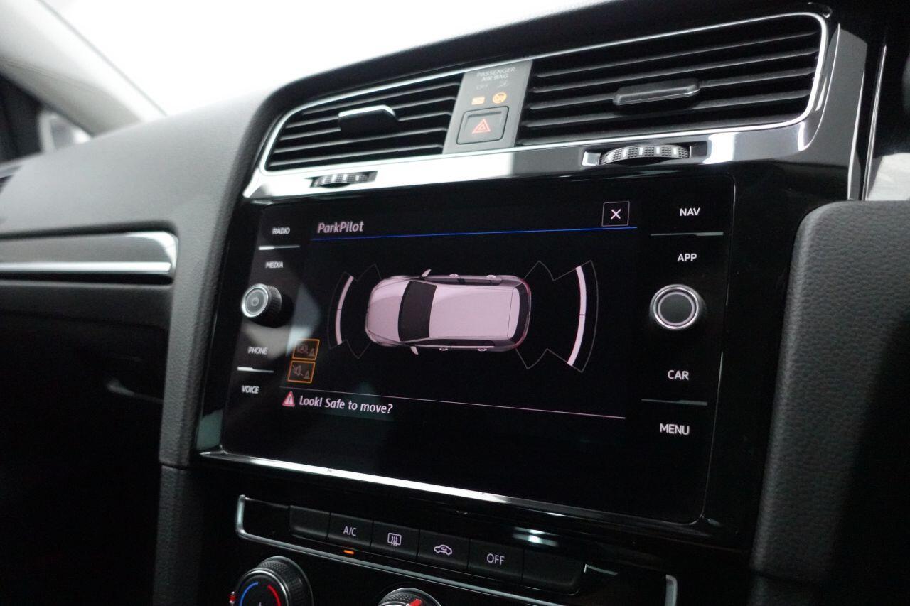 Volkswagen Golf - Image 9