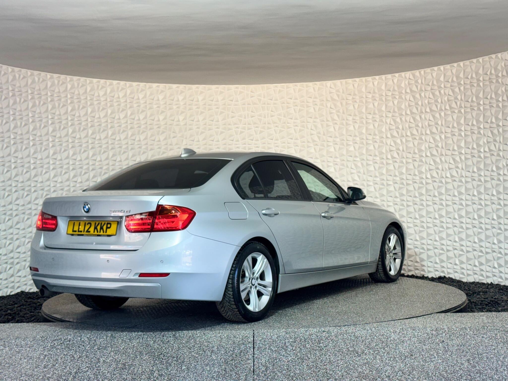 BMW 3 Series - Image 9