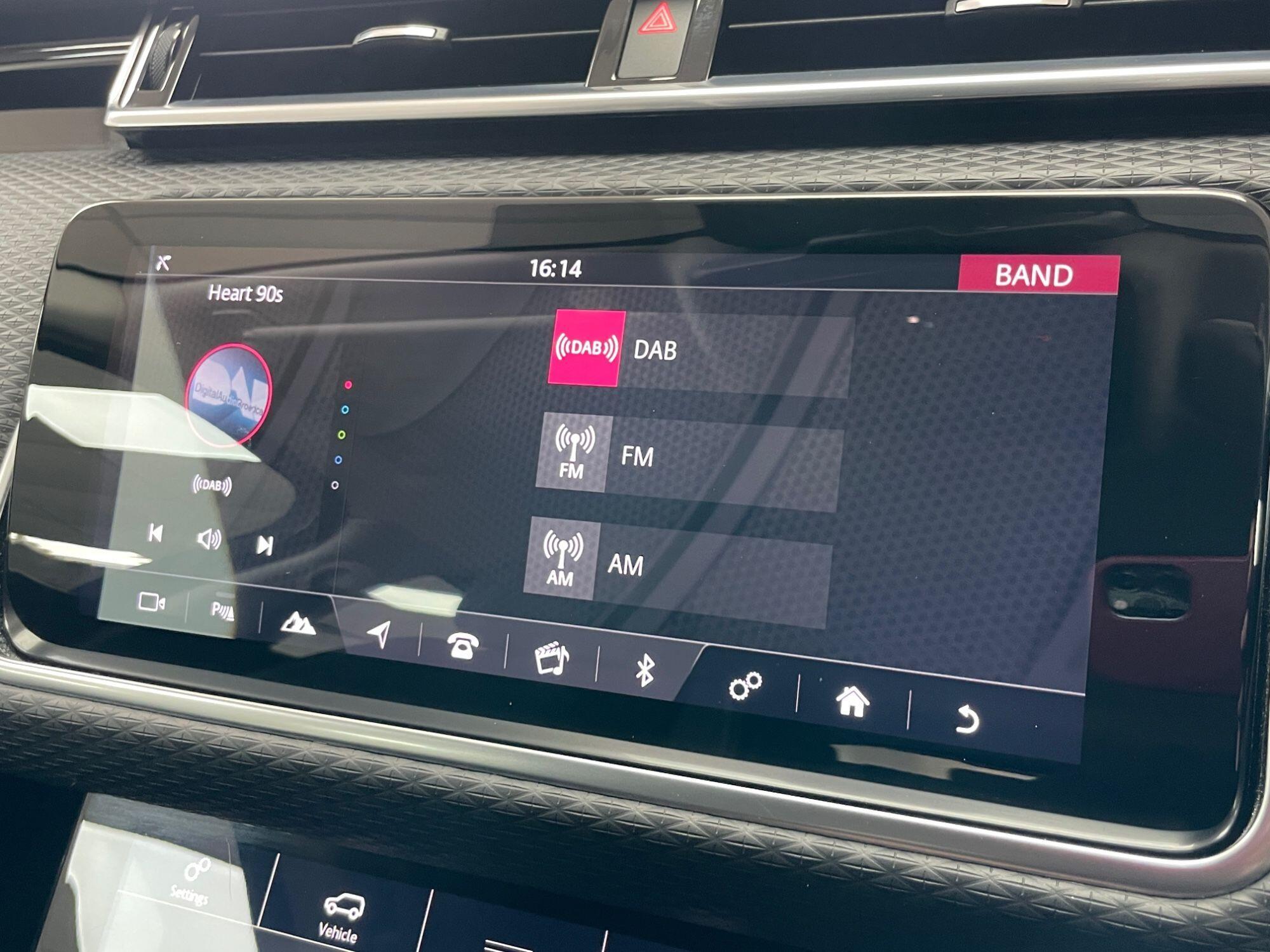 Land Rover Range Rover Velar - Image 43