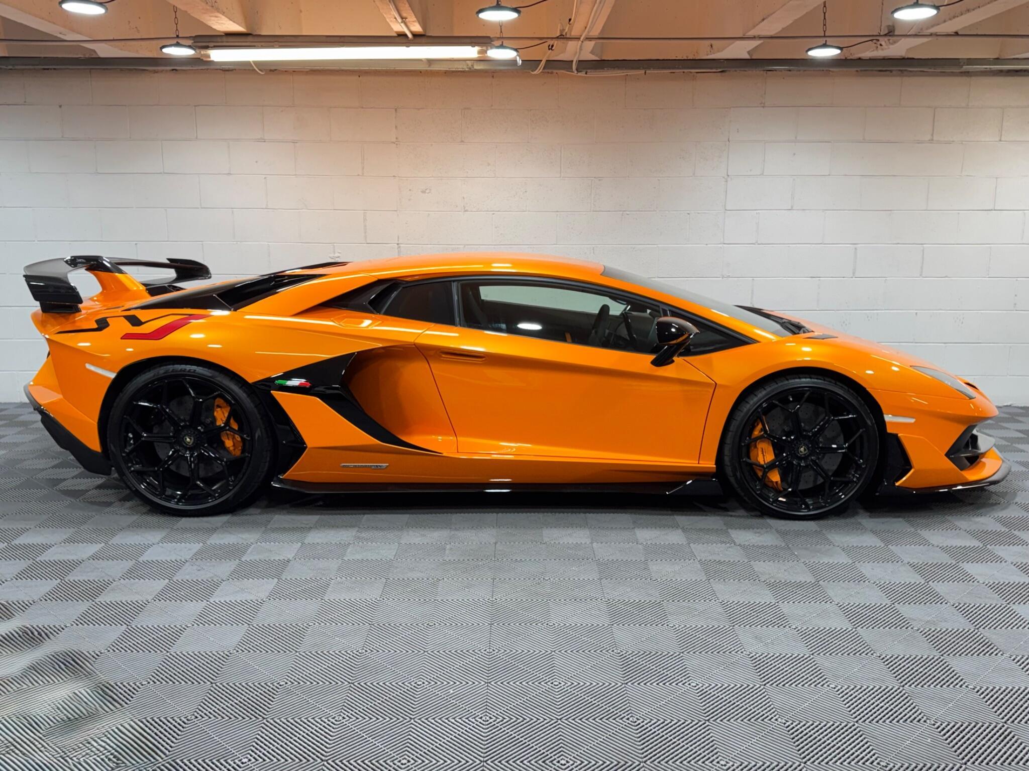 Lamborghini Aventador - Image 5