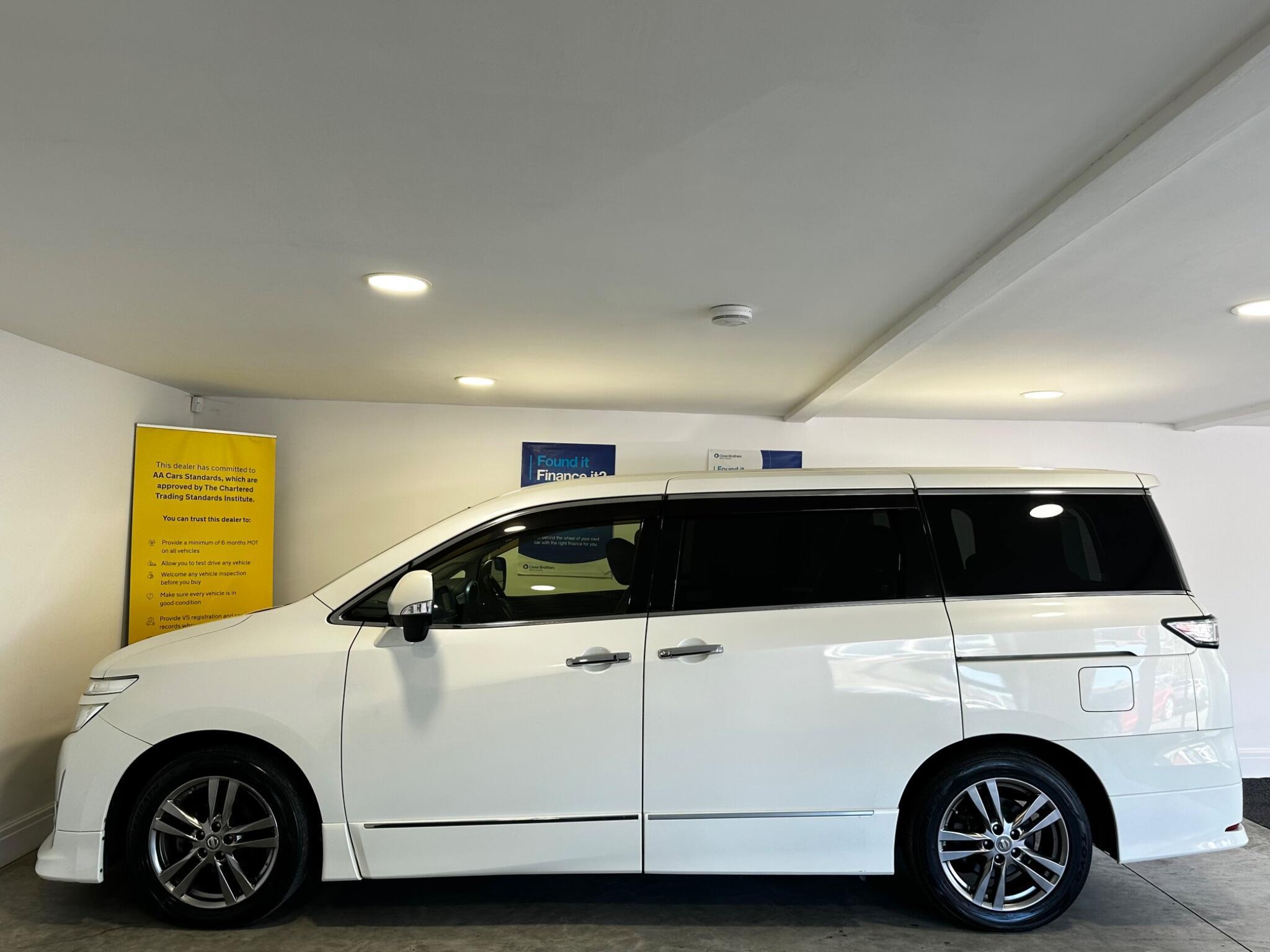 Nissan Elgrand - Image 7