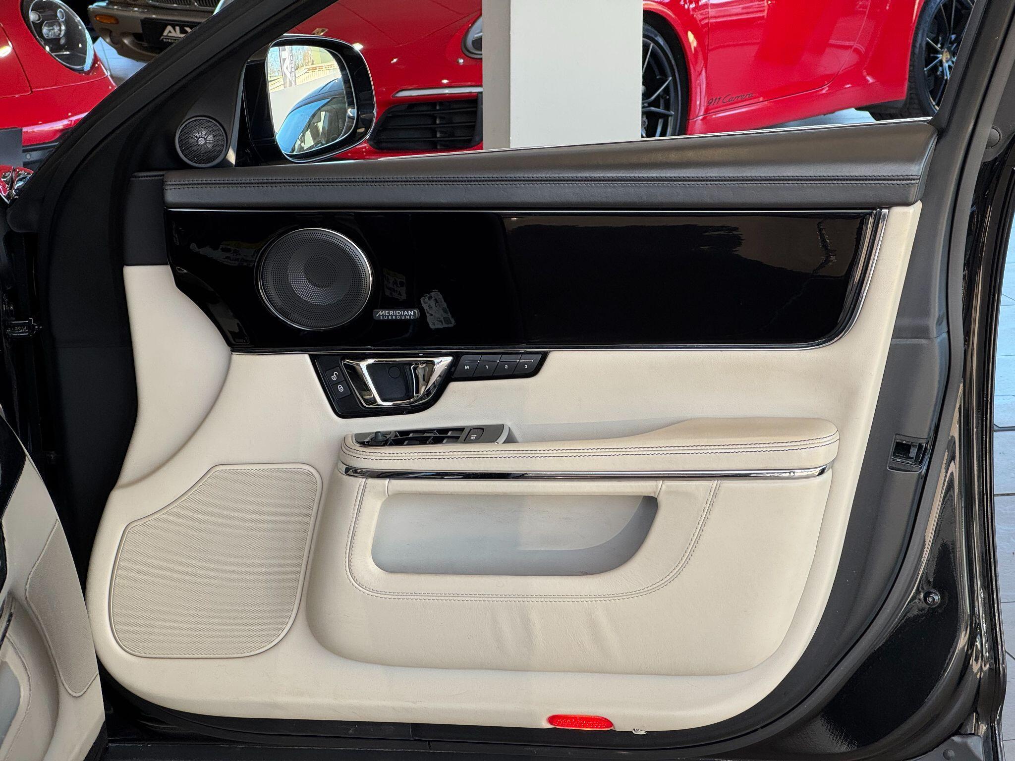 Jaguar XJ - Image 31
