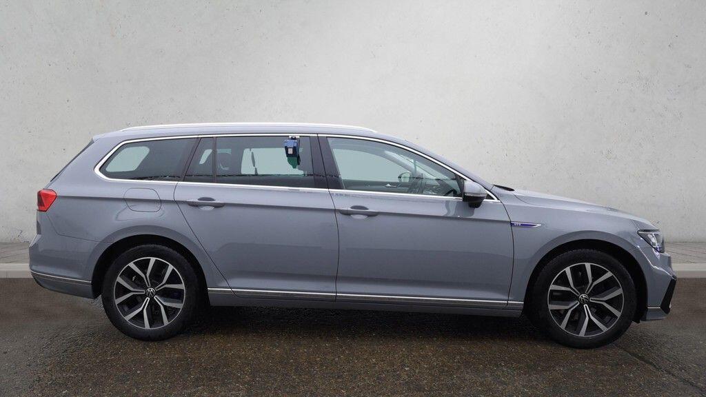 Volkswagen Passat - Image 8
