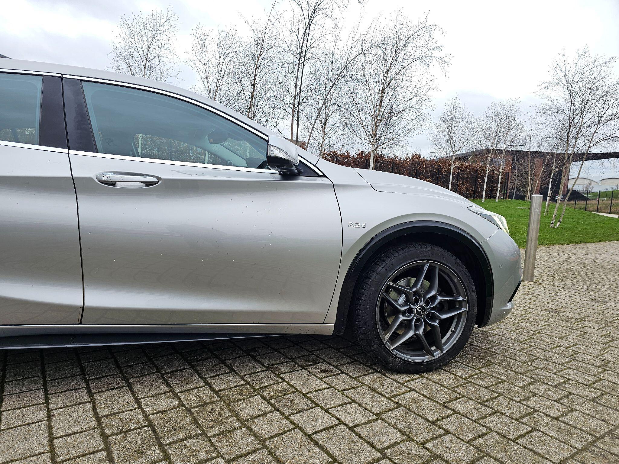 Infiniti Q30 - Image 17