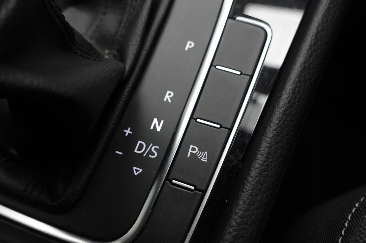 Volkswagen Golf - Image 41