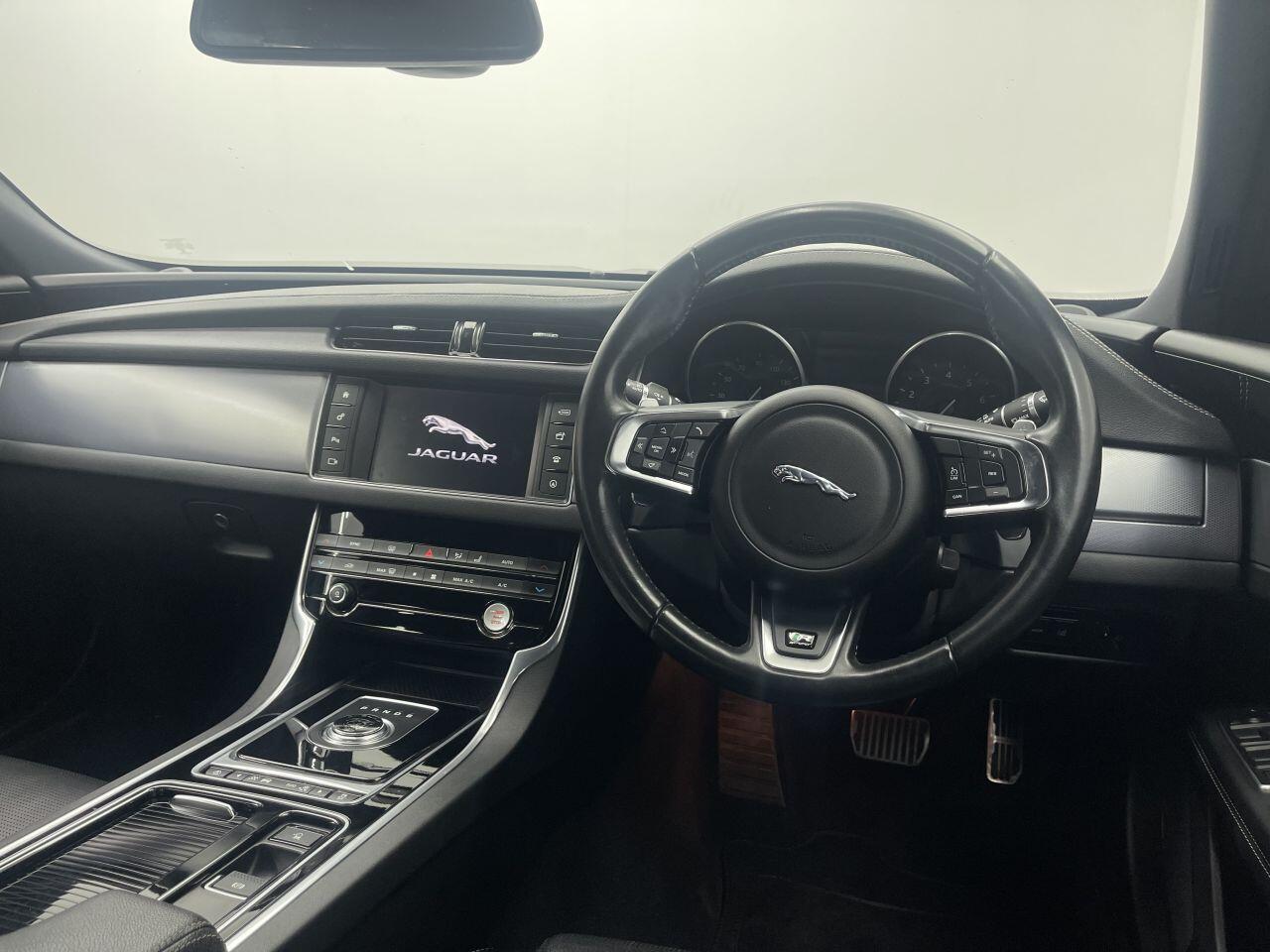Jaguar XF - Image 19