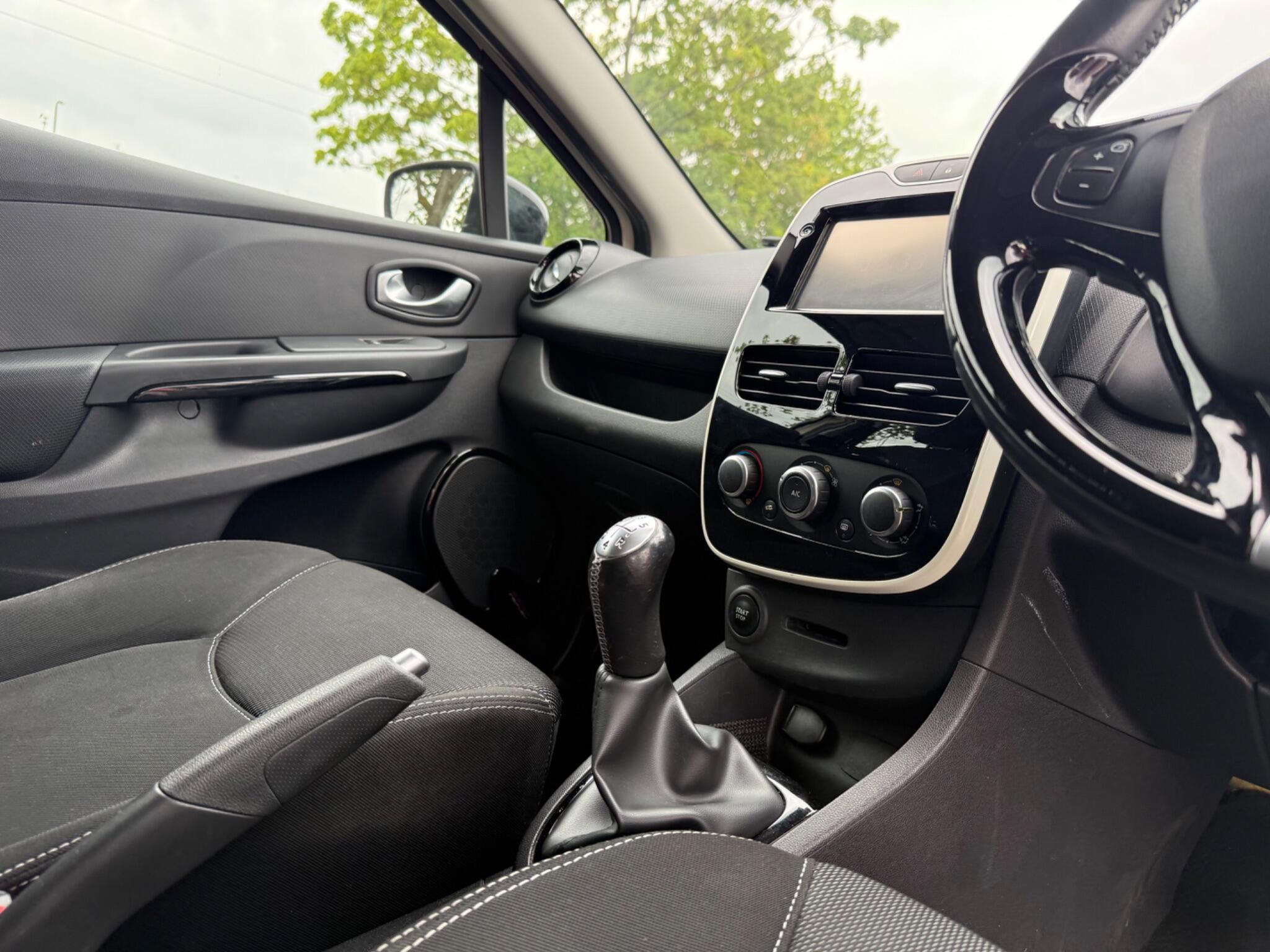 Renault Clio - Image 10
