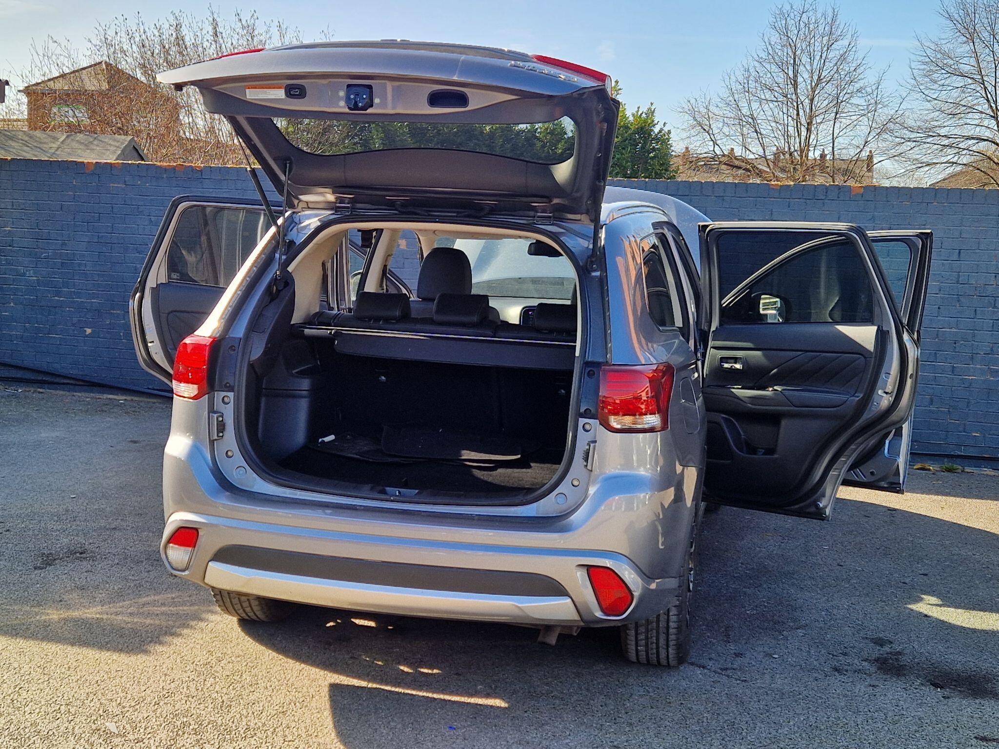 Mitsubishi Outlander - Image 22