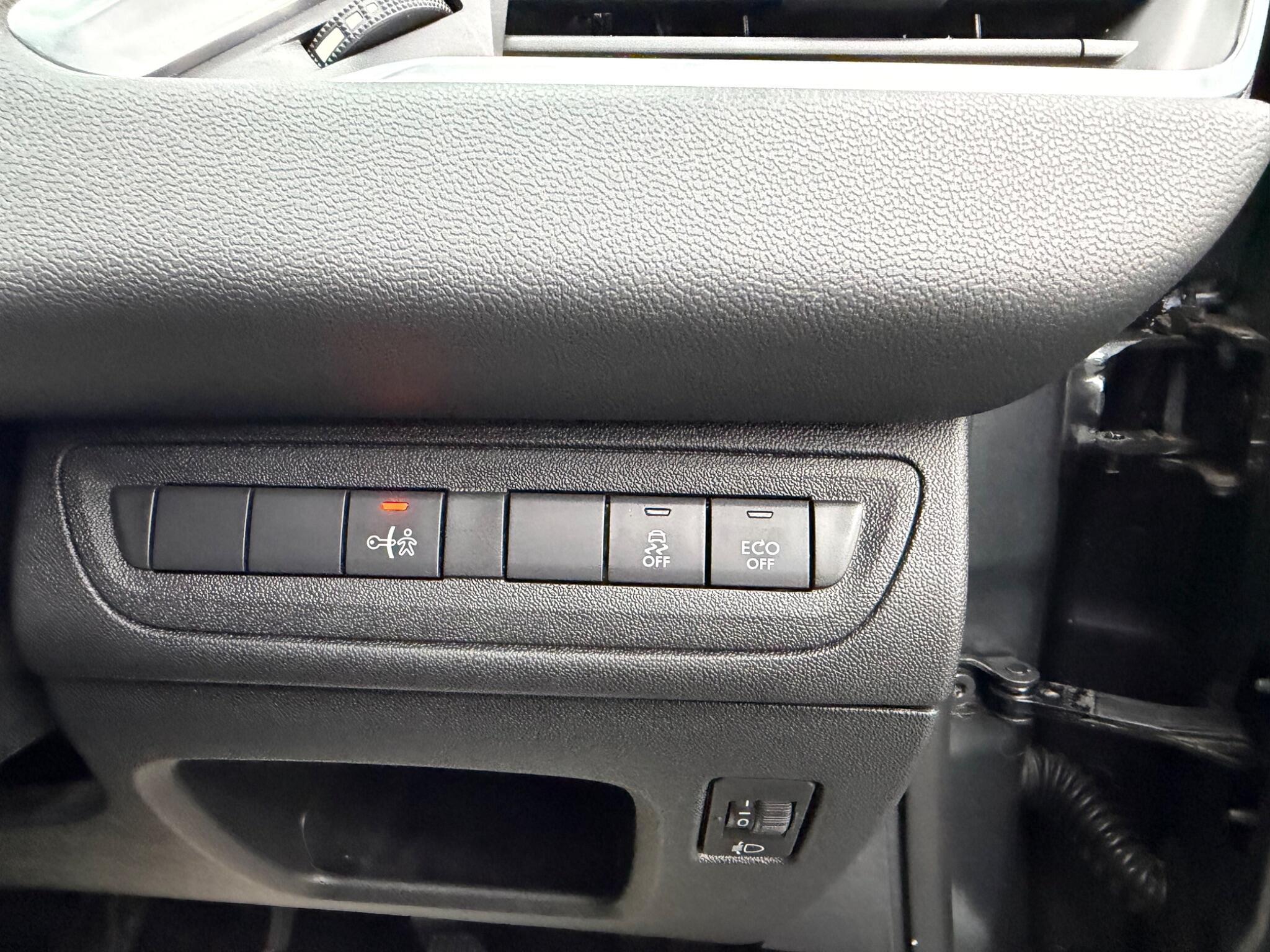 Peugeot 208 - Image 23