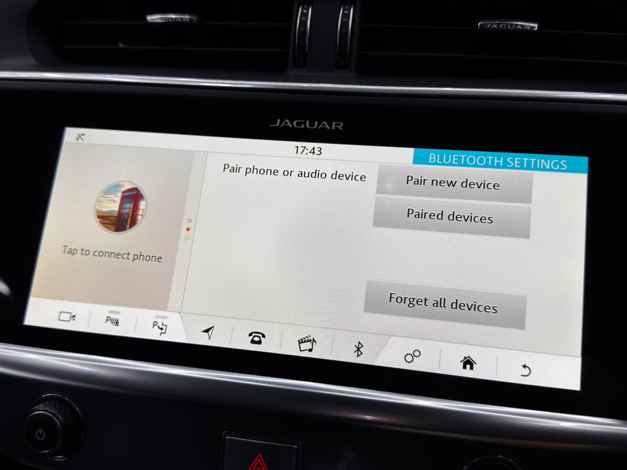 Jaguar I-Pace - Image 35