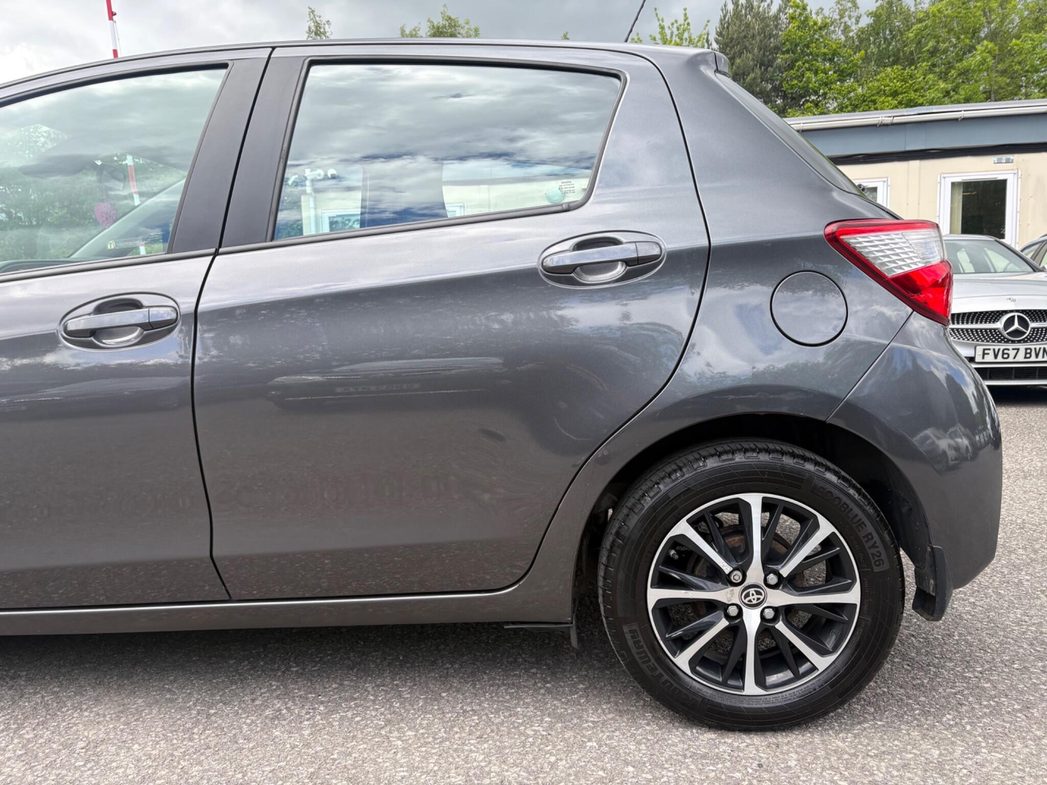 Toyota Yaris - Image 11