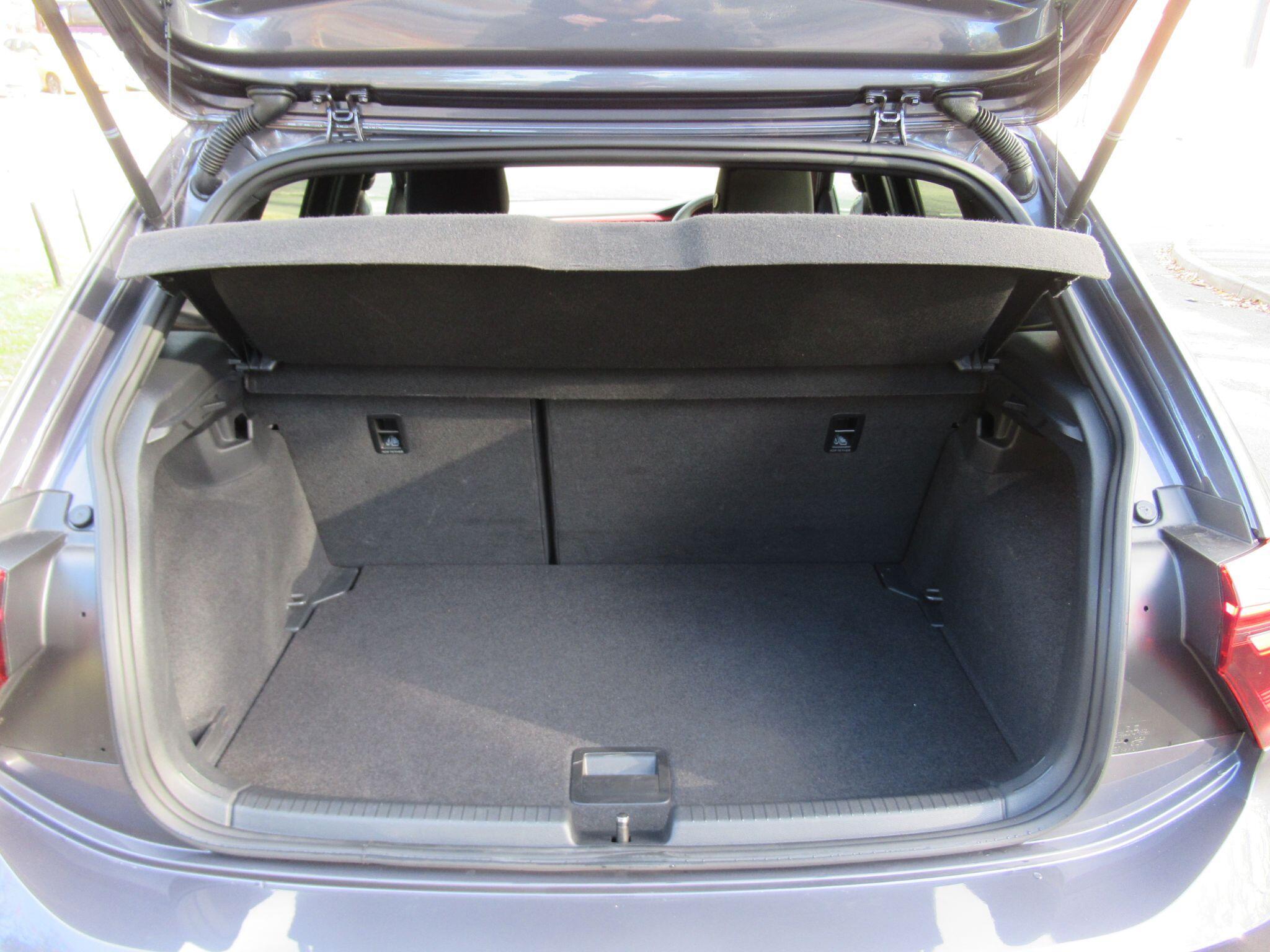 Volkswagen Polo - Image 20