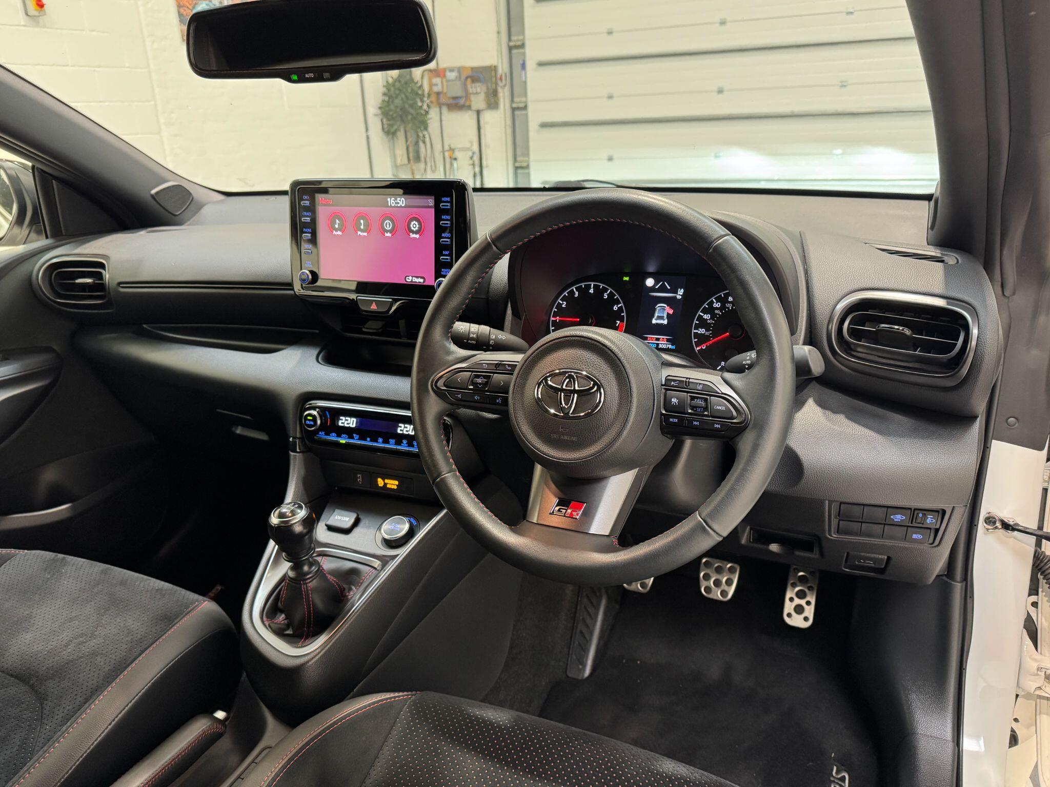 Toyota Yaris - Image 16